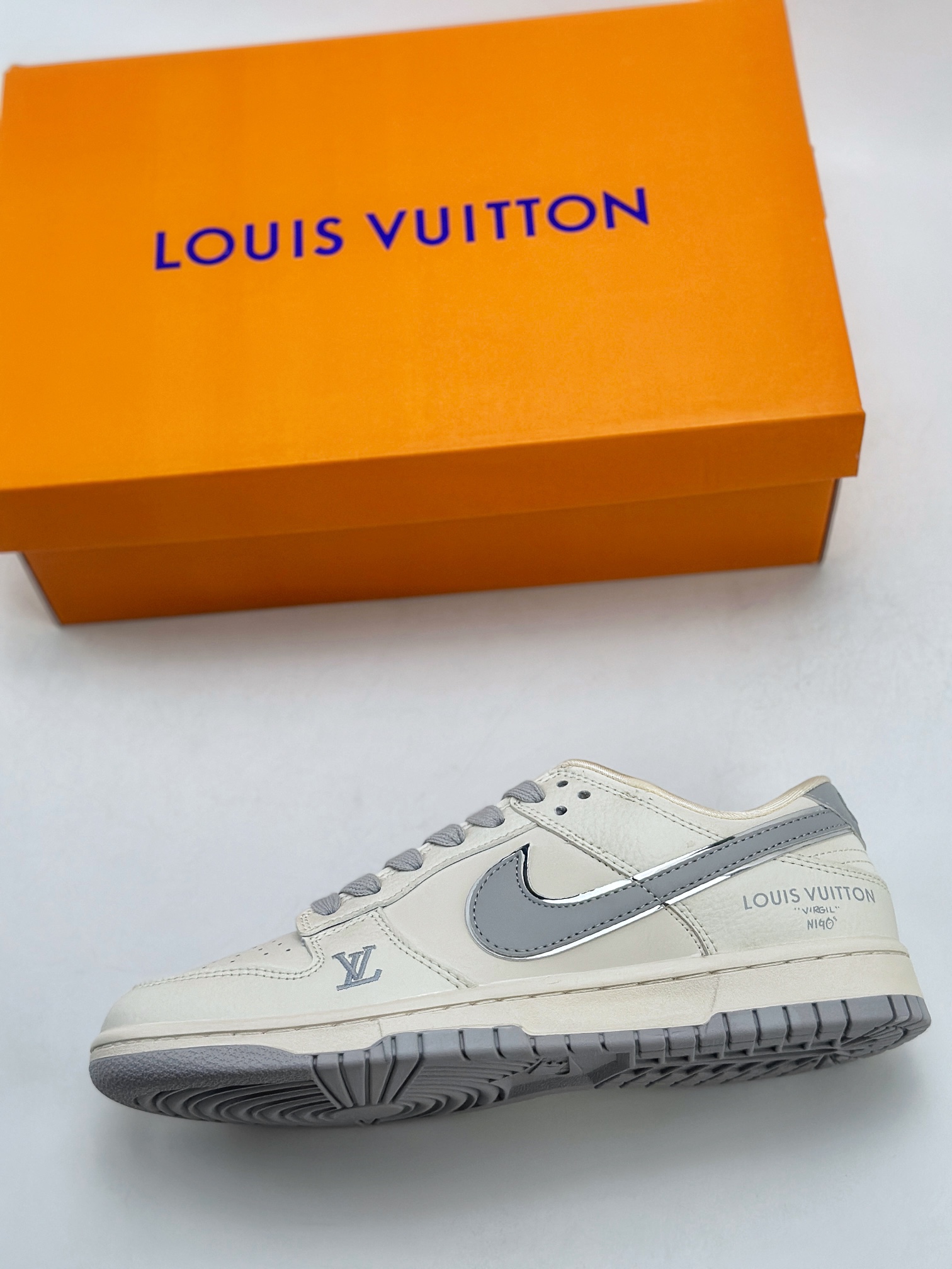 280 Nike SB Dunk Low x Louis Vuitton 白灰 DD1098-355