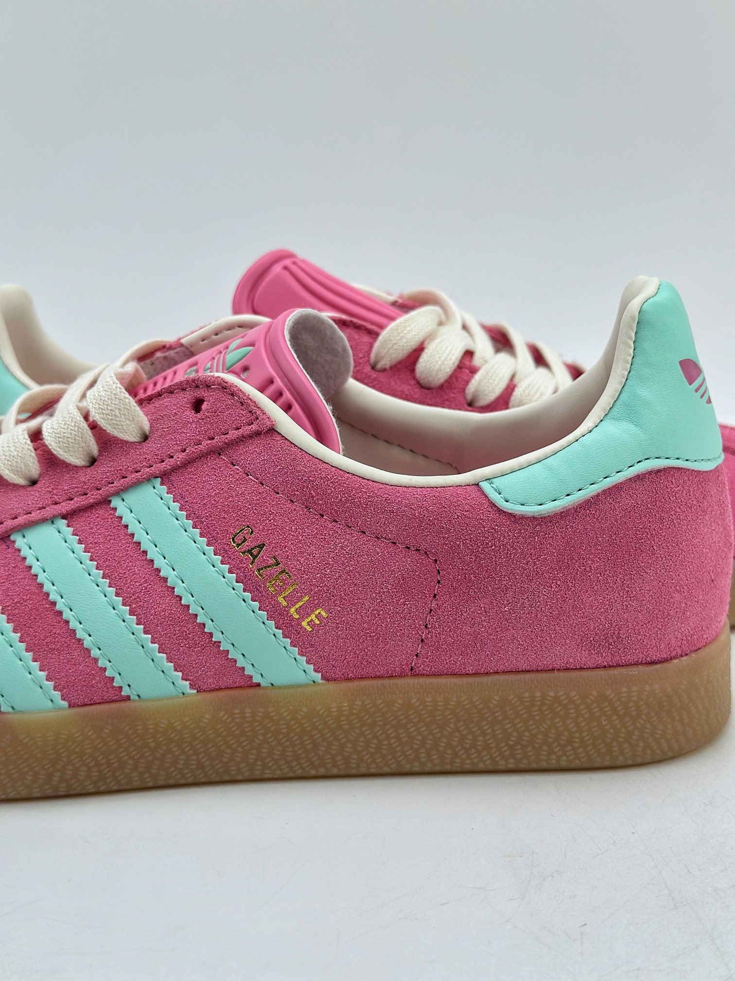 150 adidas Originals Gazelle INdoor 三叶草休闲防滑耐磨低帮板鞋  IH5015