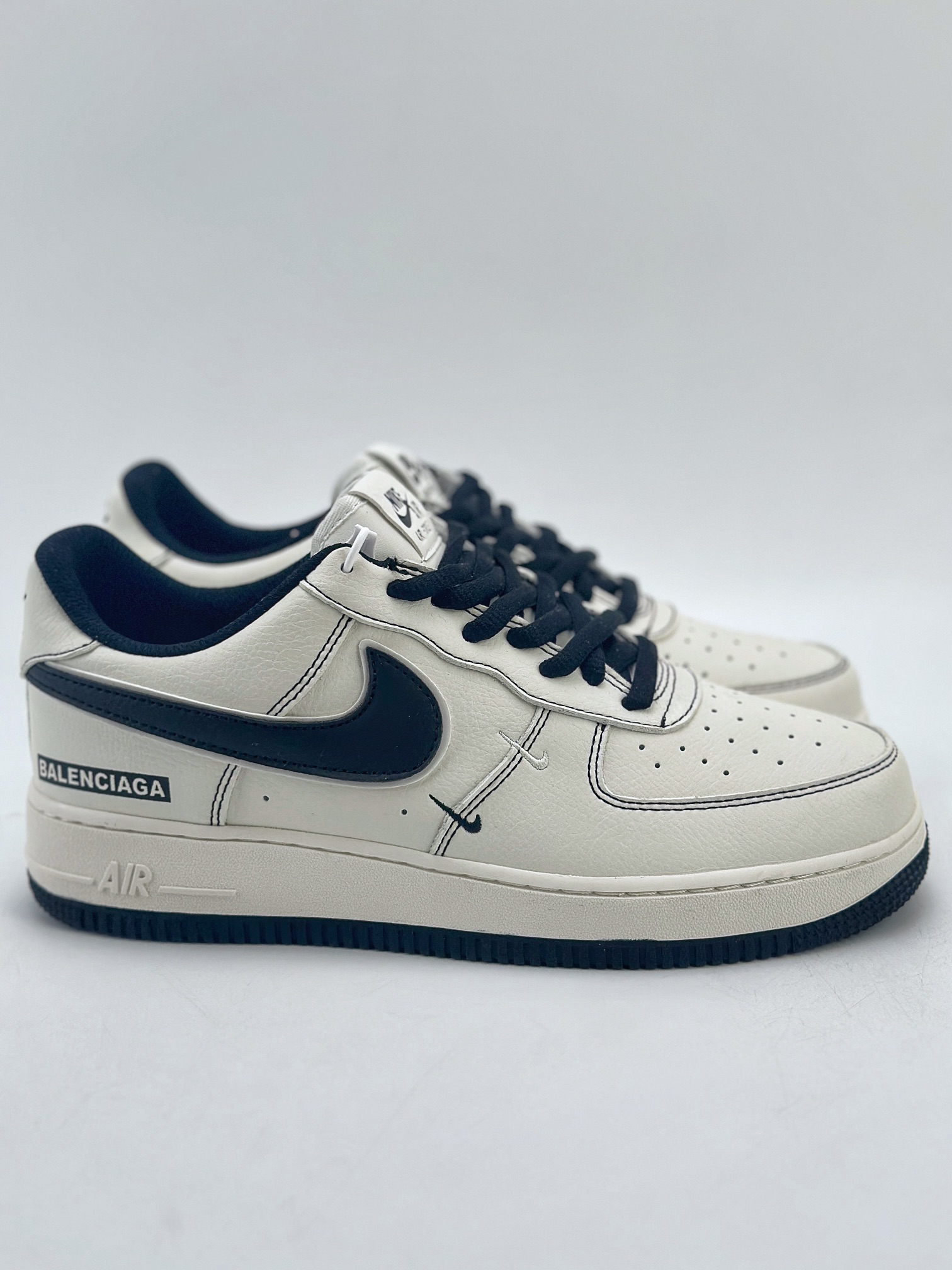 240 Nike Air Force 1 Low 07 x Balenciaga 米白黑三钩 FR0538-090