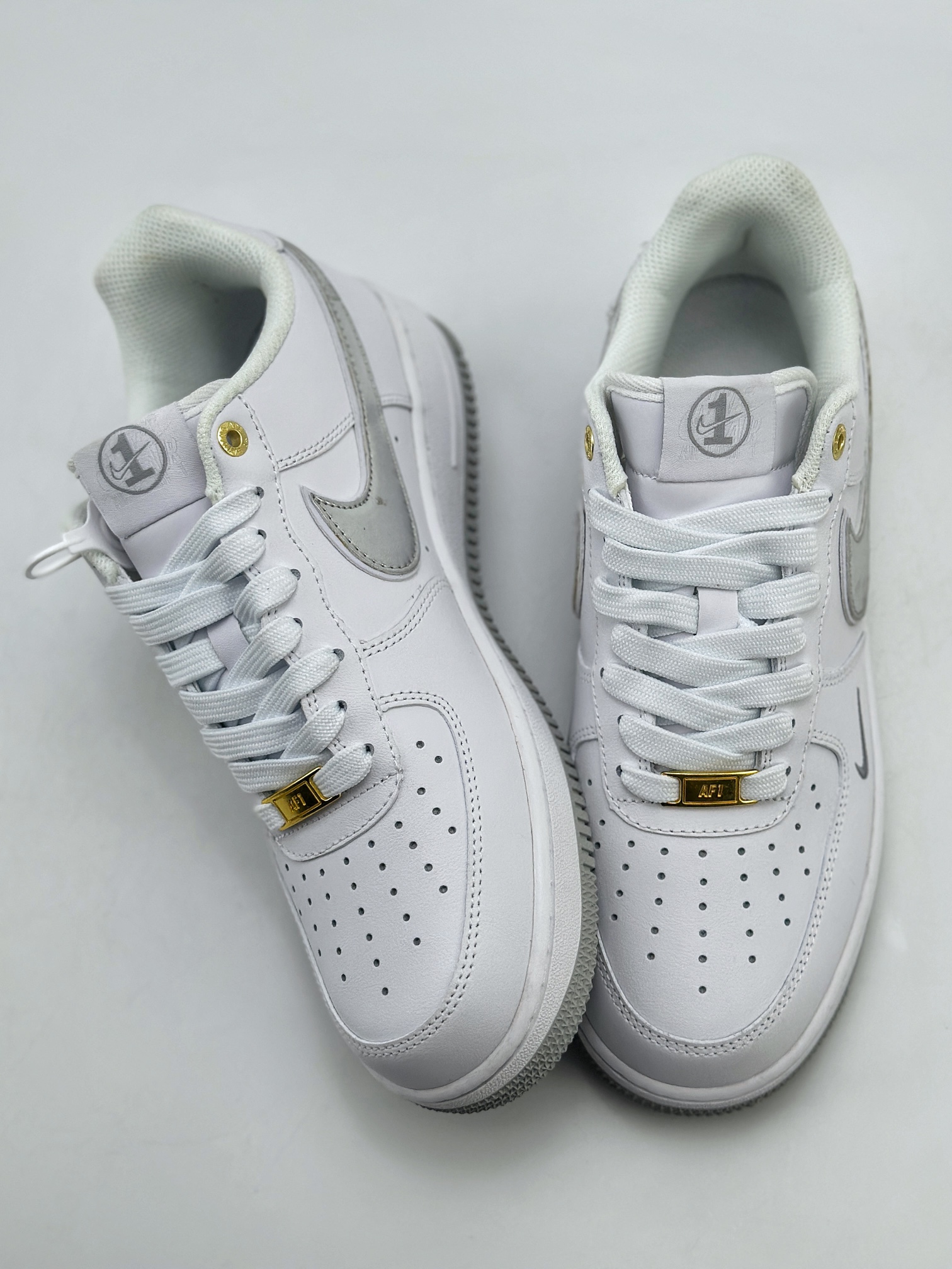 200 Nike Air Force 1 Low 07 40周年白银 XP9688-760