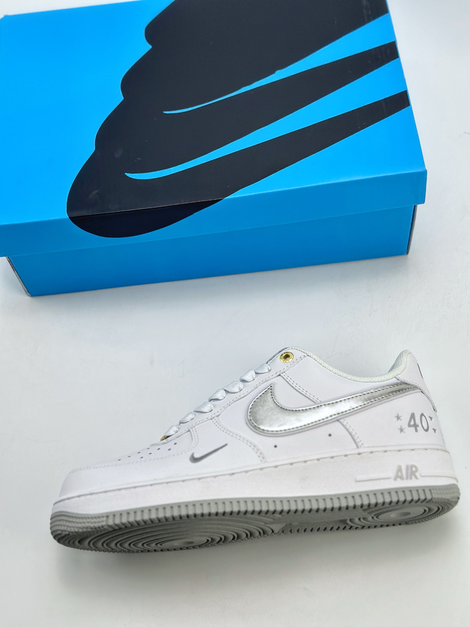 200 Nike Air Force 1 Low 07 40周年白银 XP9688-760