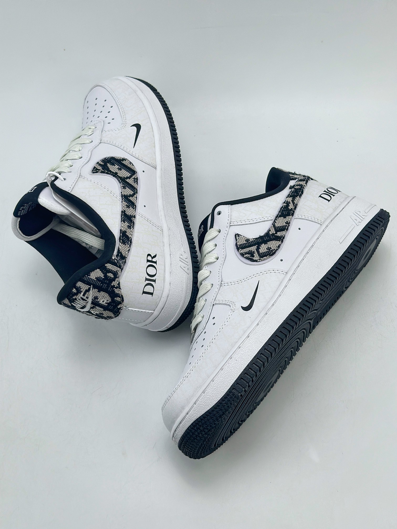 200 Nike Air Force 1 Low 07 x DIOR 白黑 DR6239-837