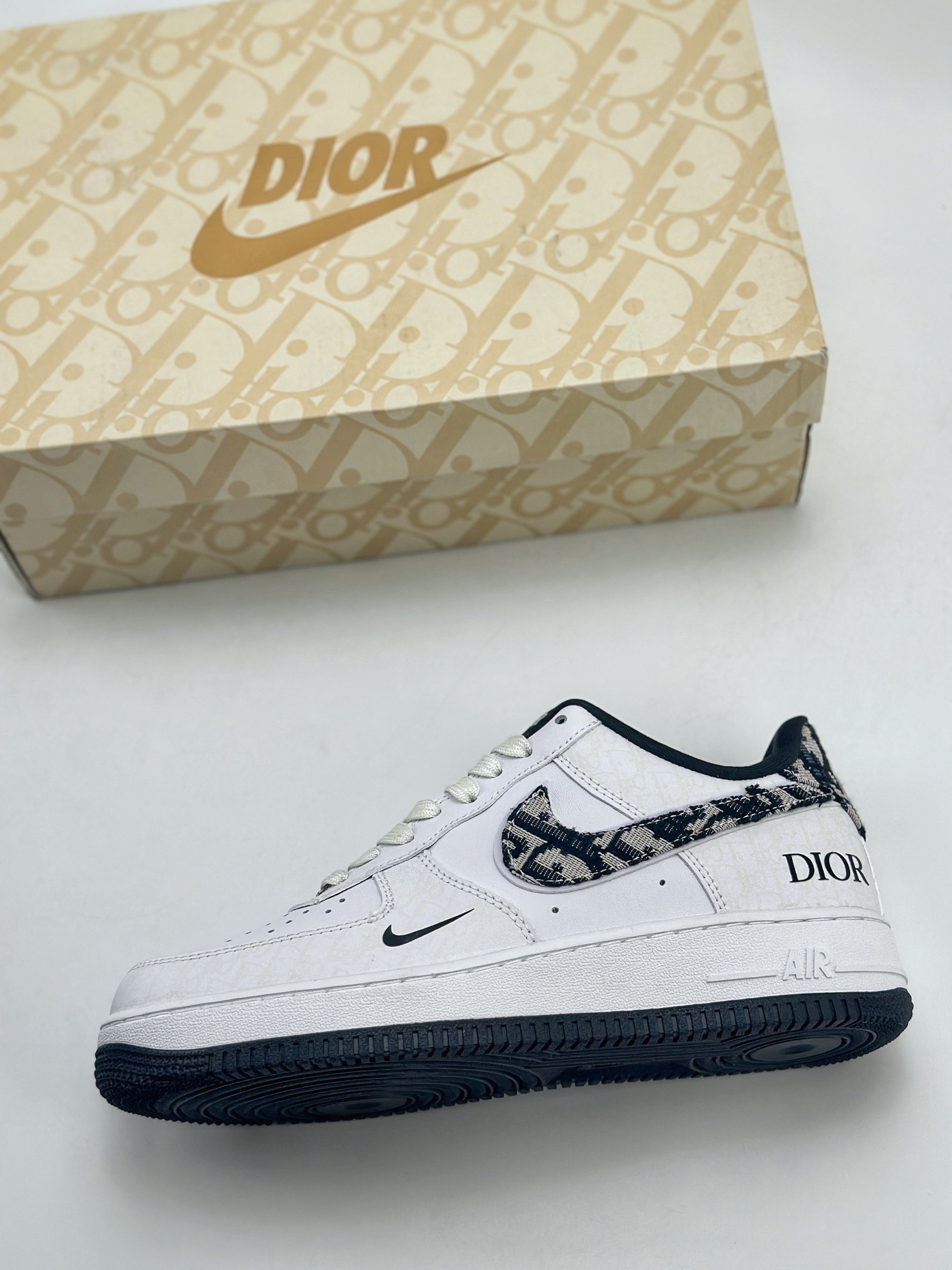 200 Nike Air Force 1 Low 07 x DIOR 白黑 DR6239-837