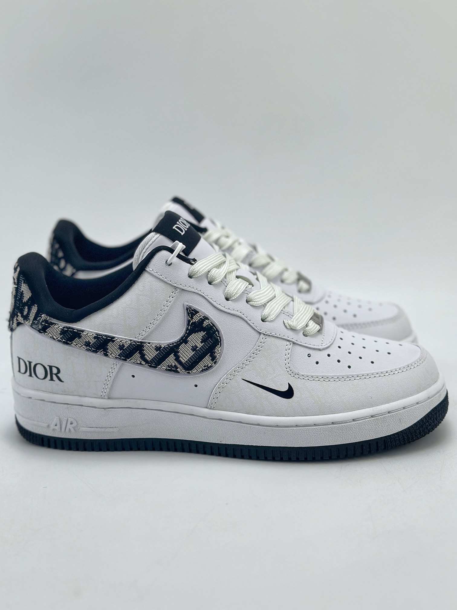 200 Nike Air Force 1 Low 07 x DIOR 白黑 DR6239-837