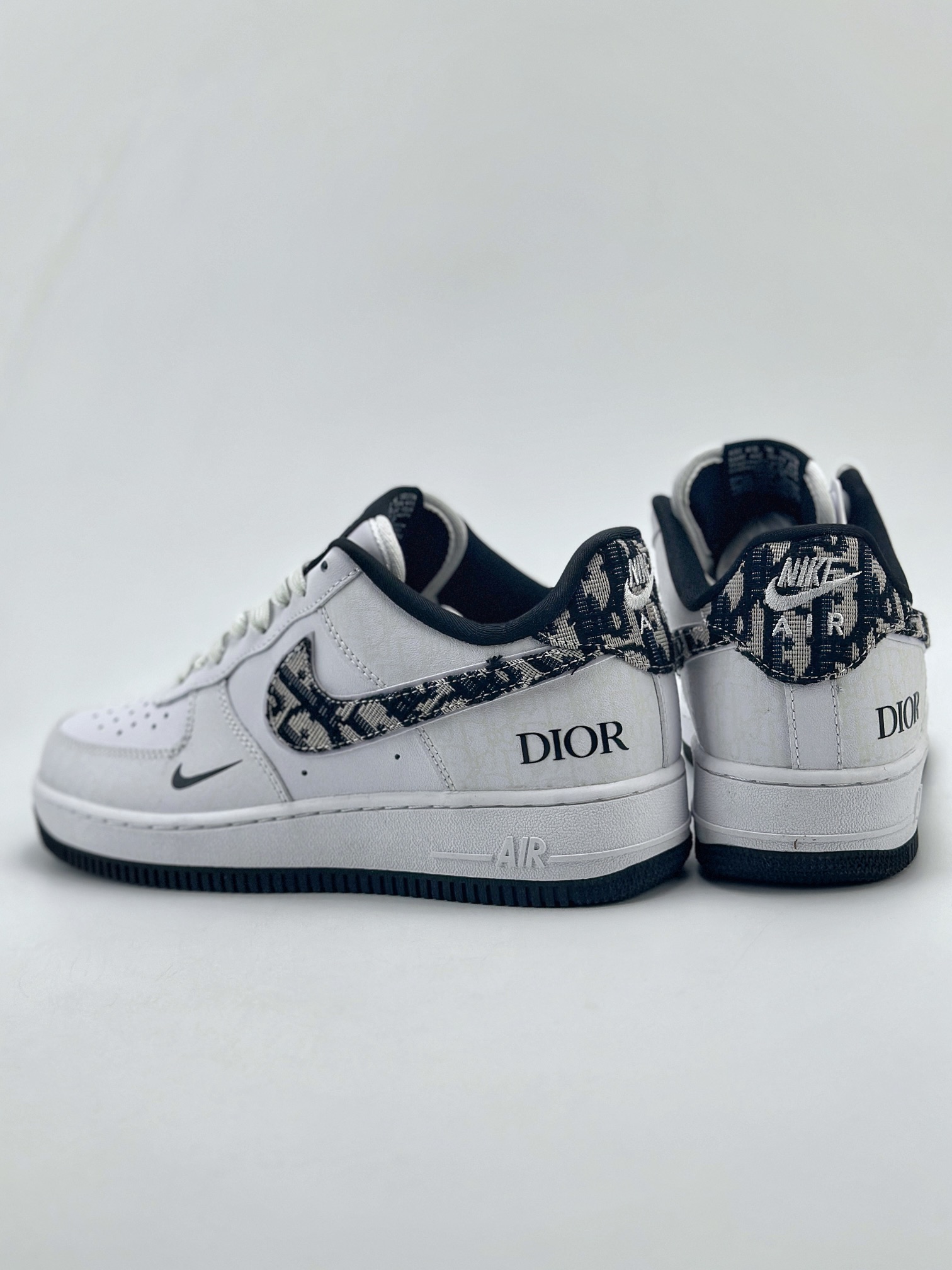 200 Nike Air Force 1 Low 07 x DIOR 白黑 DR6239-837