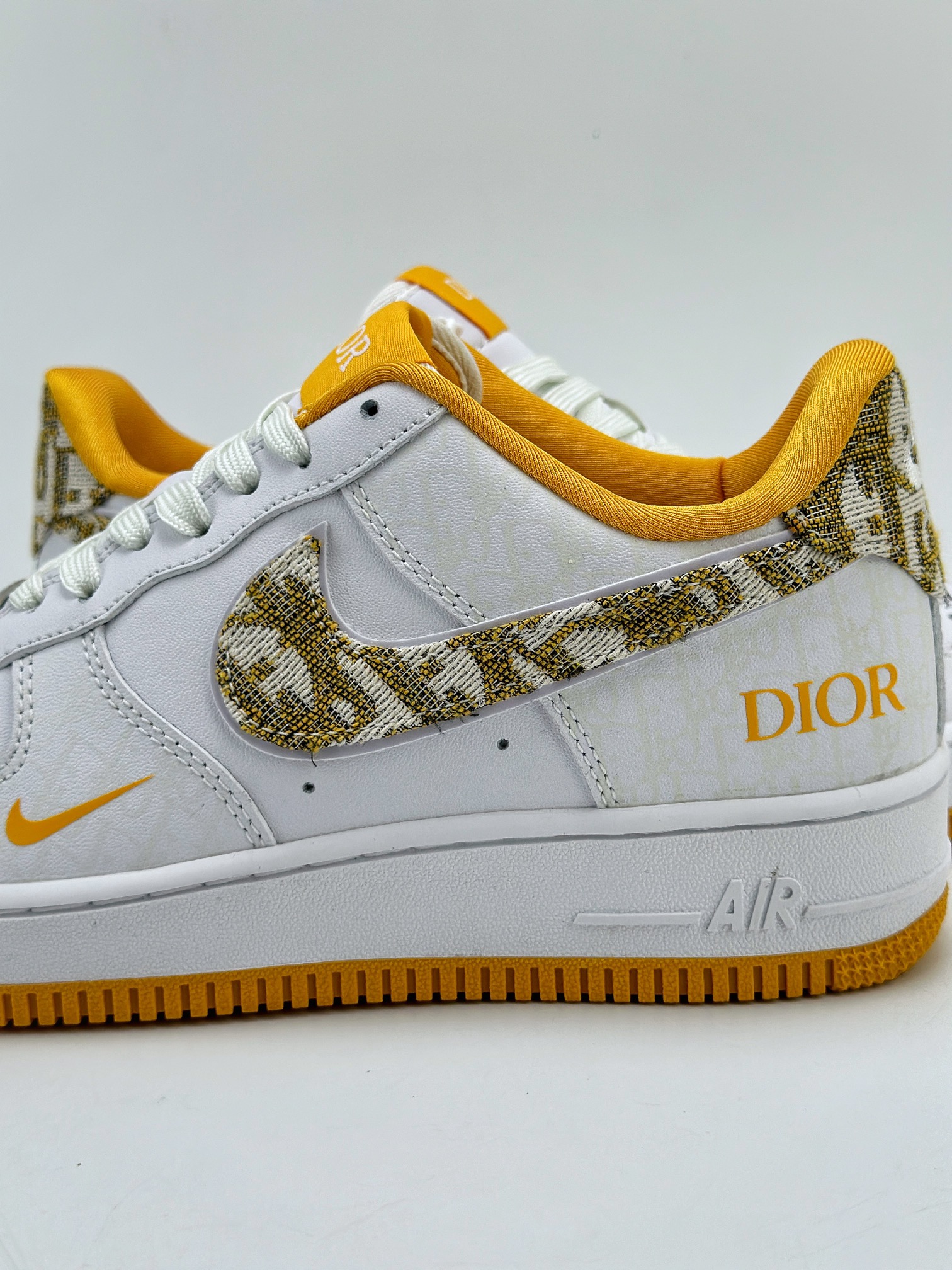 200 Nike Air Force 1 Low 07 x DIOR 白黄 DR6239-838