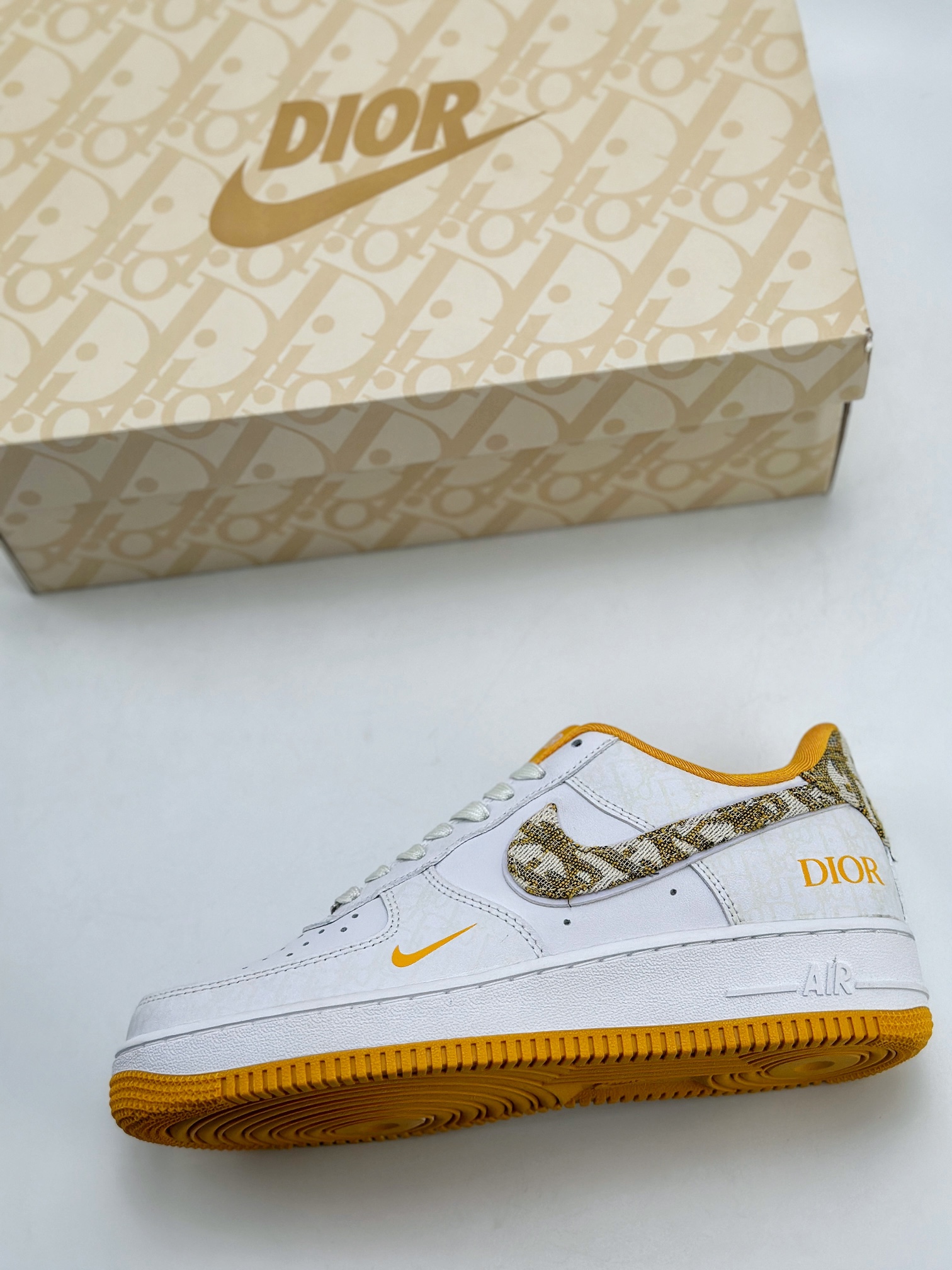 200 Nike Air Force 1 Low 07 x DIOR 白黄 DR6239-838