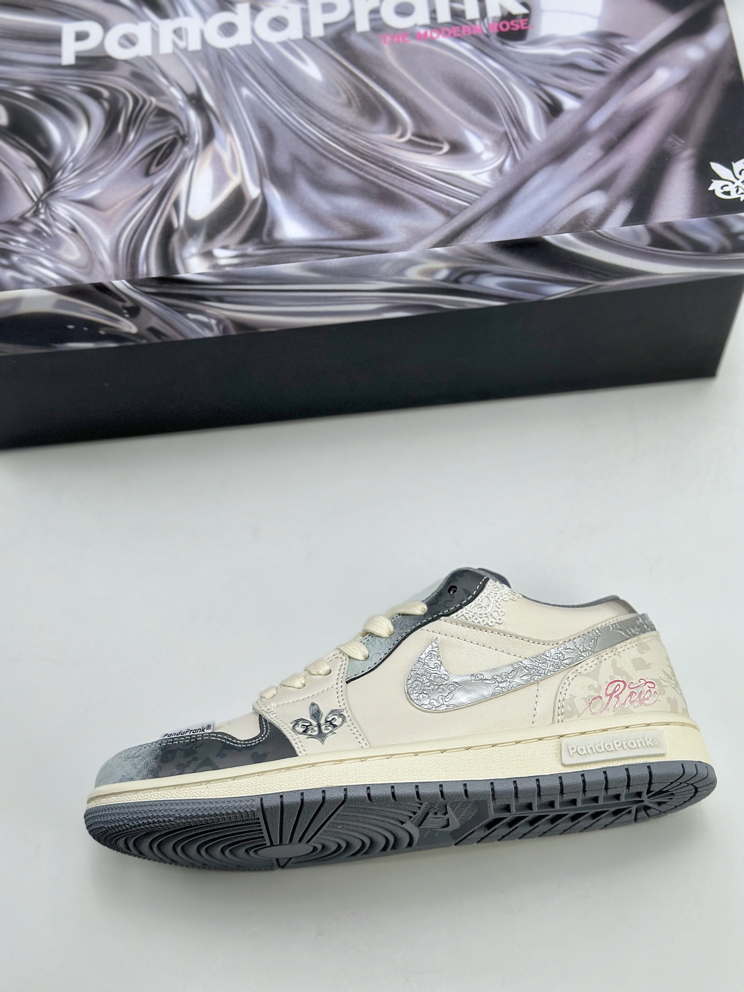 280 Air Jordan 1 Low 熊猫恶作剧 摩登薇境 553560-053