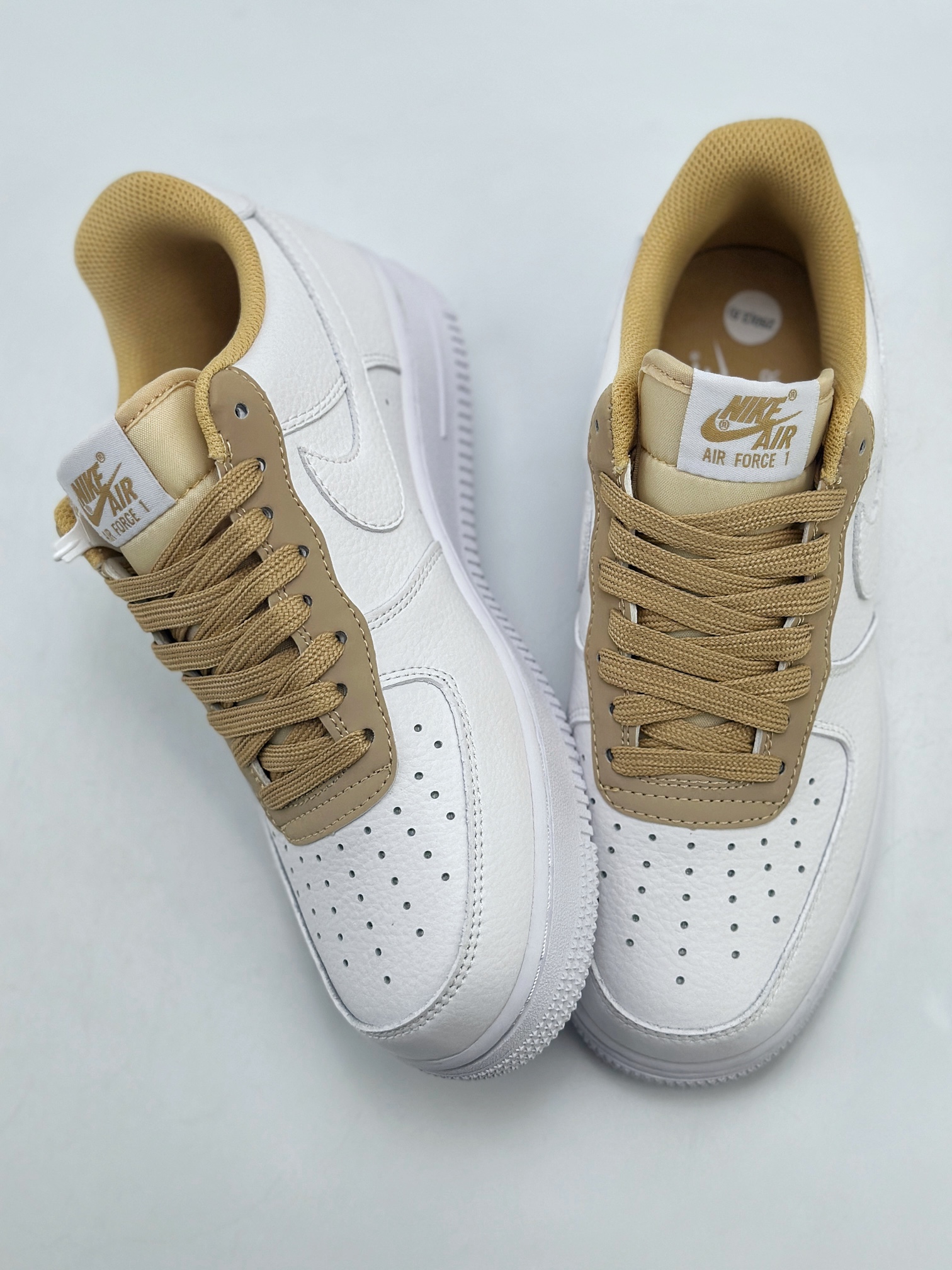 220 Nike Air Force 1 Low 07 x Fragment Design 白黄藤原浩 原楦头原纸板 打造纯正低帮空军版型 专注外贸渠道 全掌内置蜂窝气垫 原盒配件 原厂中底钢印、拉帮完美 官方TT0801 603 Size：36 36.5 37.5 38 38.5 39 40 40.5 41 42 42.5 43 44 44.5 45