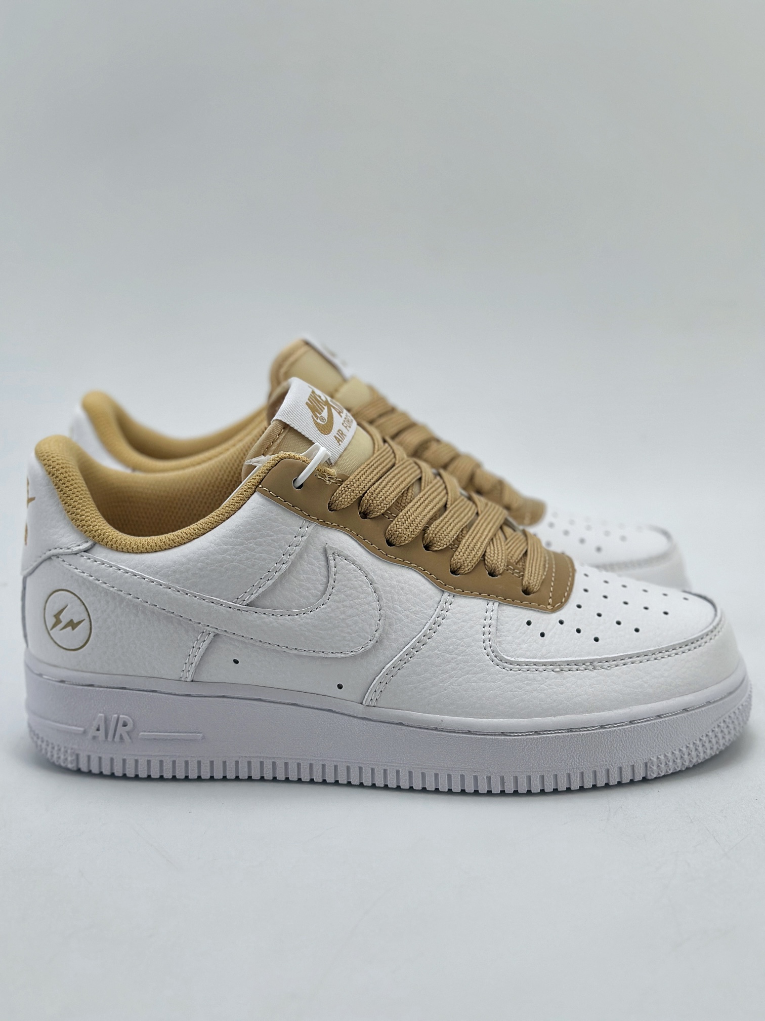 220 Nike Air Force 1 Low 07 x Fragment Design 白黄藤原浩 原楦头原纸板 打造纯正低帮空军版型 专注外贸渠道 全掌内置蜂窝气垫 原盒配件 原厂中底钢印、拉帮完美 官方TT0801 603 Size：36 36.5 37.5 38 38.5 39 40 40.5 41 42 42.5 43 44 44.5 45