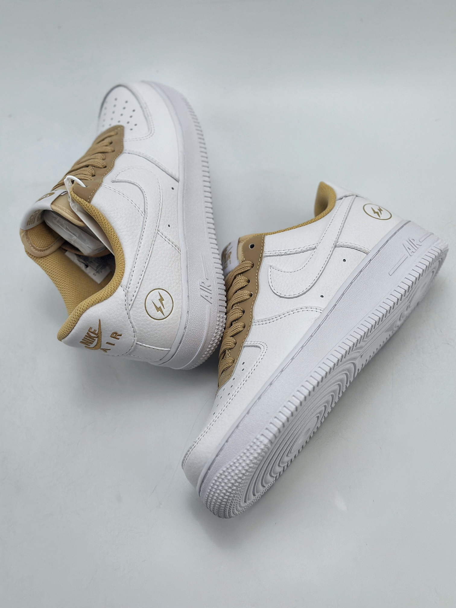 220 Nike Air Force 1 Low 07 x Fragment Design 白黄藤原浩 原楦头原纸板 打造纯正低帮空军版型 专注外贸渠道 全掌内置蜂窝气垫 原盒配件 原厂中底钢印、拉帮完美 官方TT0801 603 Size：36 36.5 37.5 38 38.5 39 40 40.5 41 42 42.5 43 44 44.5 45