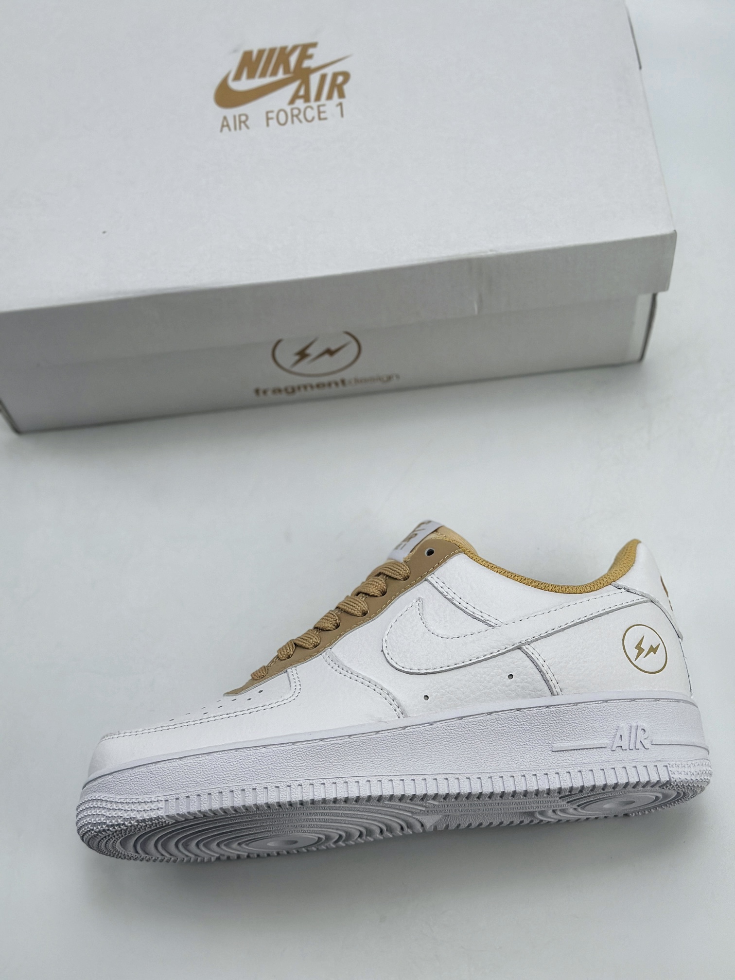 220 Nike Air Force 1 Low 07 x Fragment Design 白黄藤原浩 原楦头原纸板 打造纯正低帮空军版型 专注外贸渠道 全掌内置蜂窝气垫 原盒配件 原厂中底钢印、拉帮完美 官方TT0801 603 Size：36 36.5 37.5 38 38.5 39 40 40.5 41 42 42.5 43 44 44.5 45