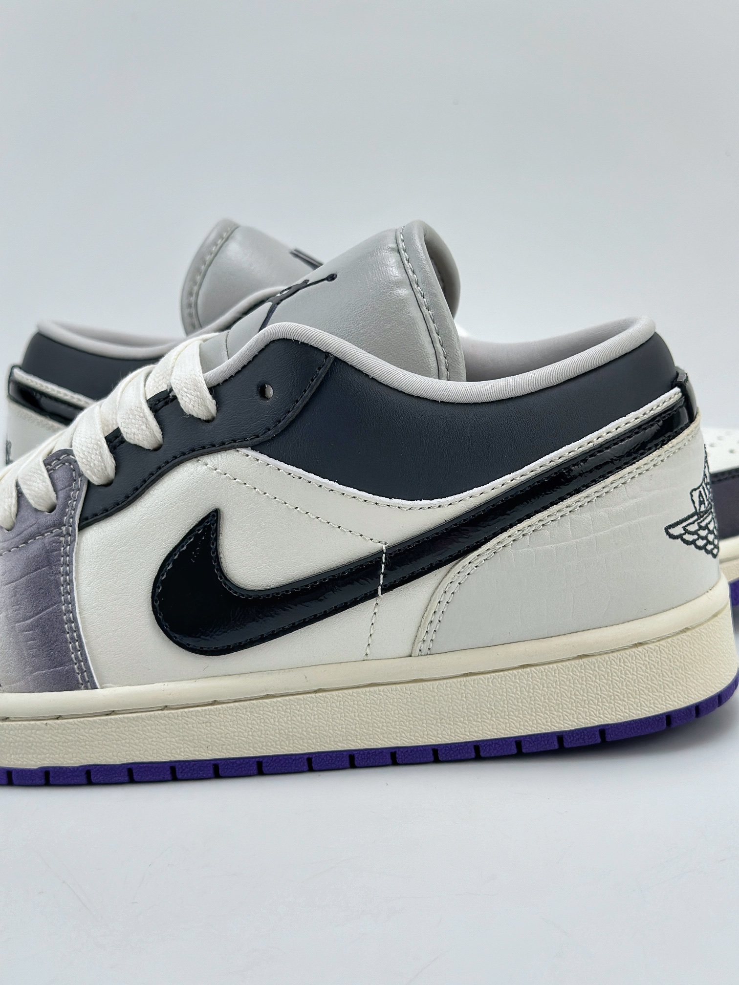 Air Jordan 1 Retro Low SE White Black Purple HF5759-101