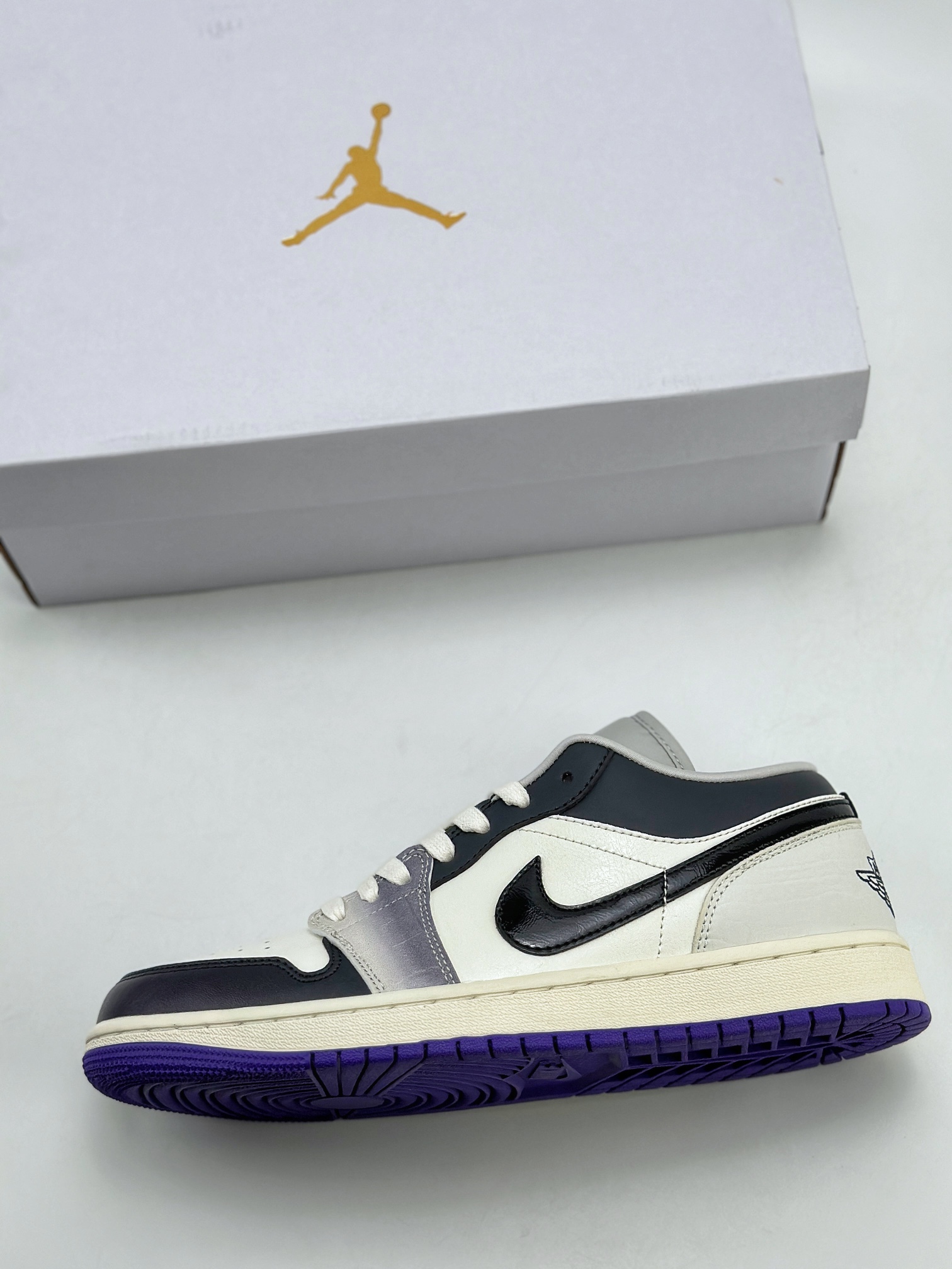 Air Jordan 1 Retro Low SE White Black Purple HF5759-101