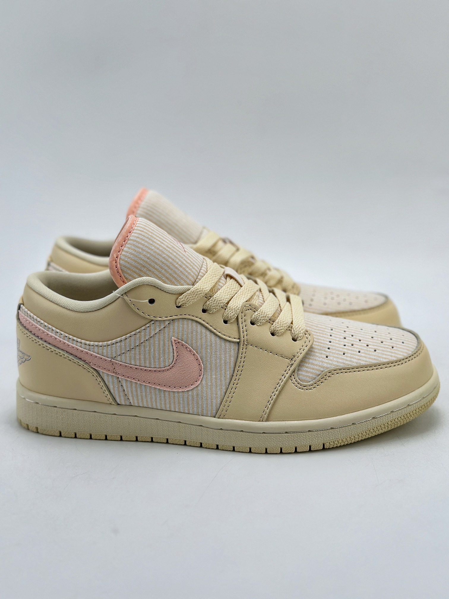 Air Jordan 1 Retro Low SE Beige Pink FQ1925-100