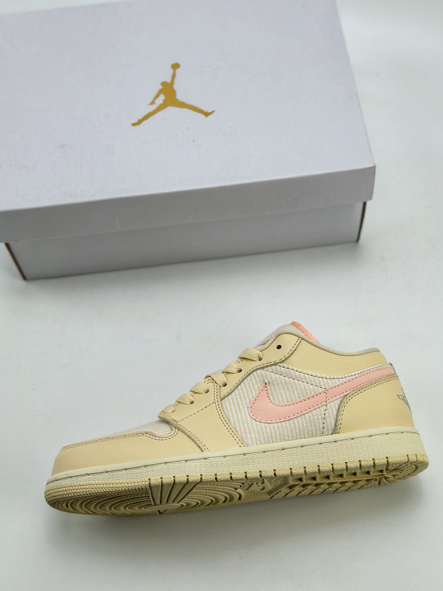 Air Jordan 1 Retro Low SE Beige Pink FQ1925-100