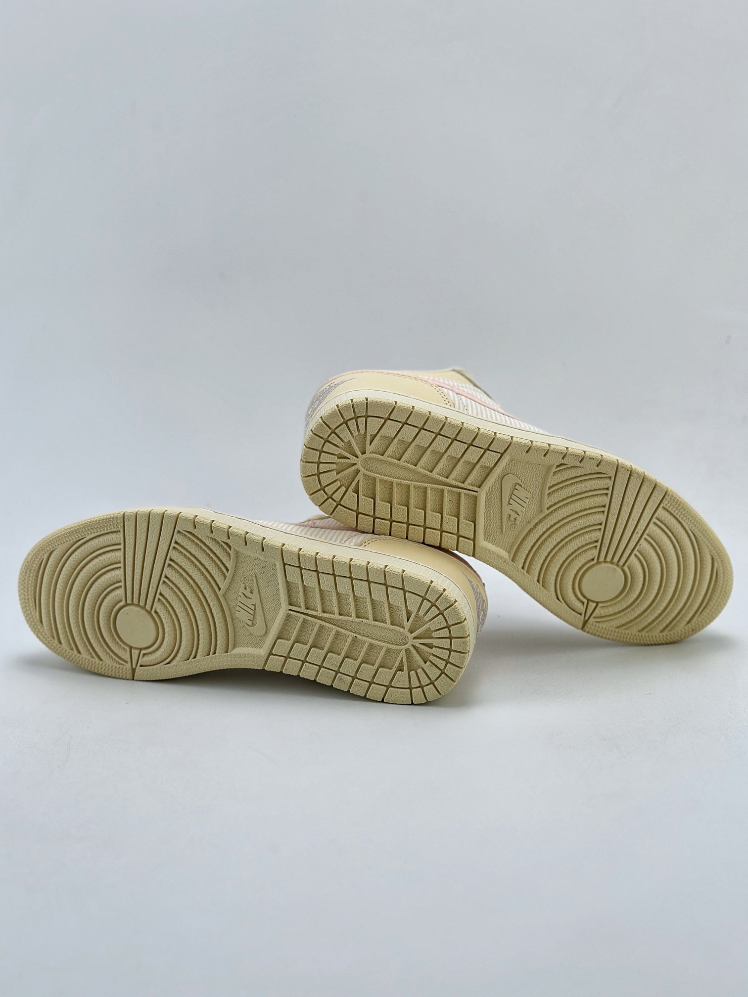 Air Jordan 1 Retro Low SE Beige Pink FQ1925-100