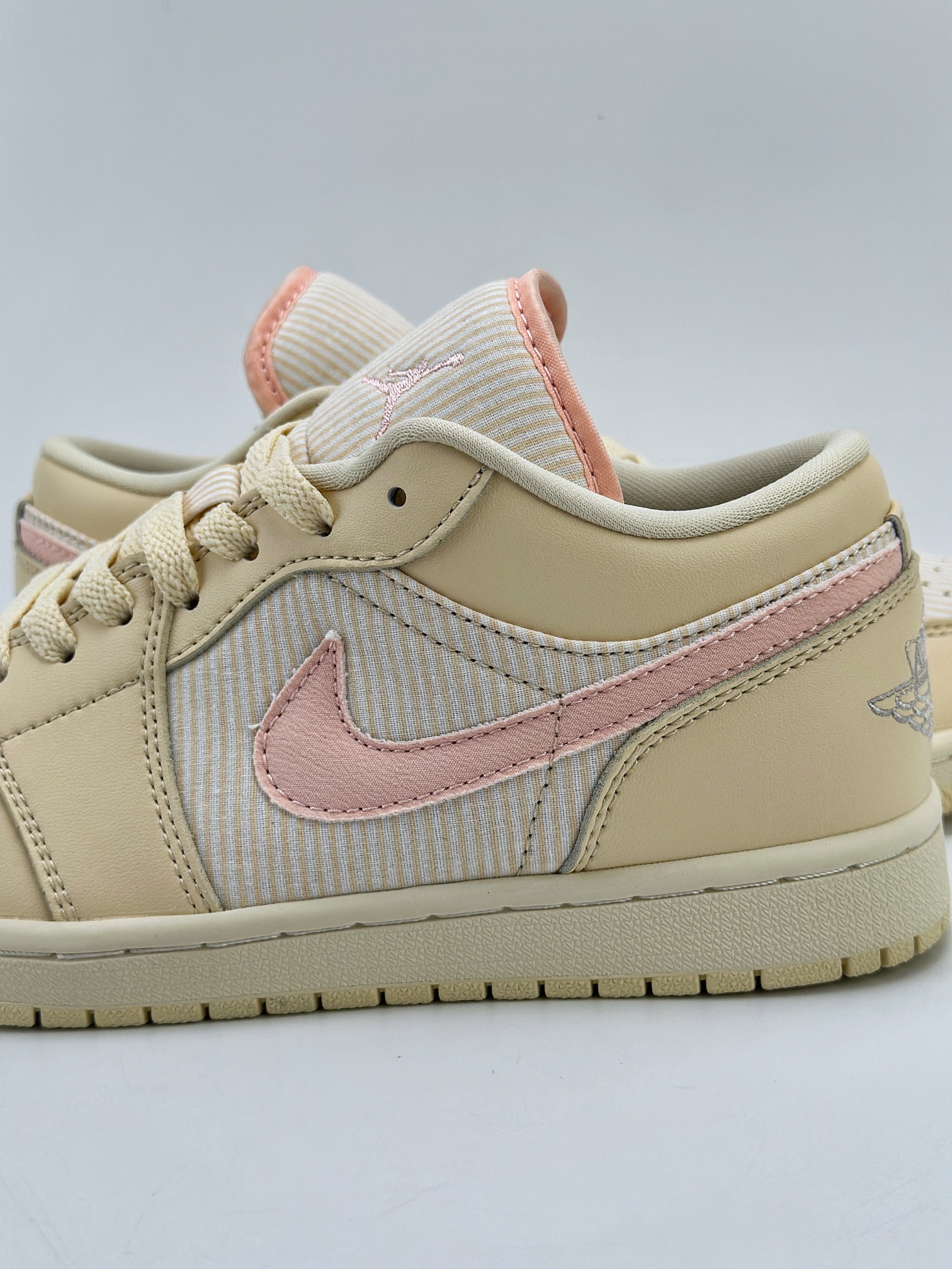 Air Jordan 1 Retro Low SE Beige Pink FQ1925-100