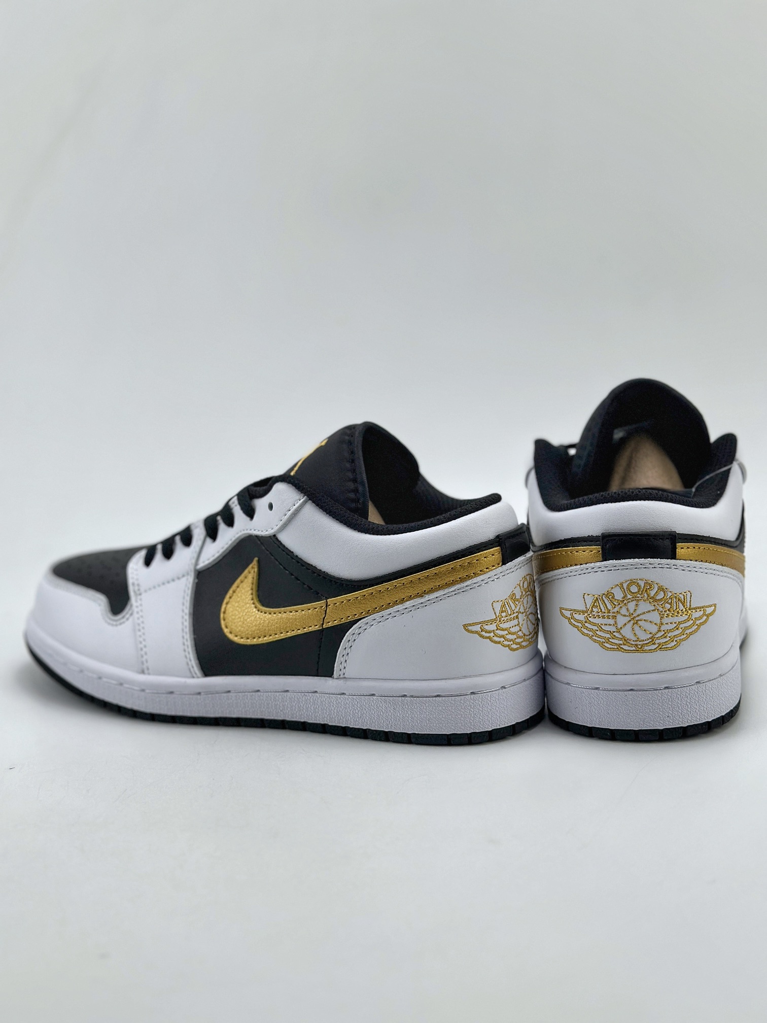 Air Jordan 1 Retro Low White Black Gold 553558-172