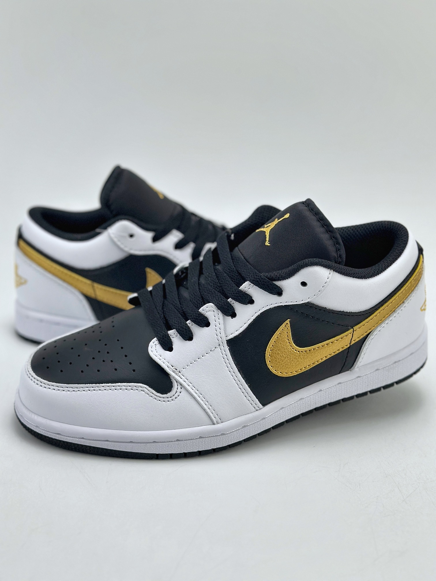 Air Jordan 1 Retro Low White Black Gold 553558-172