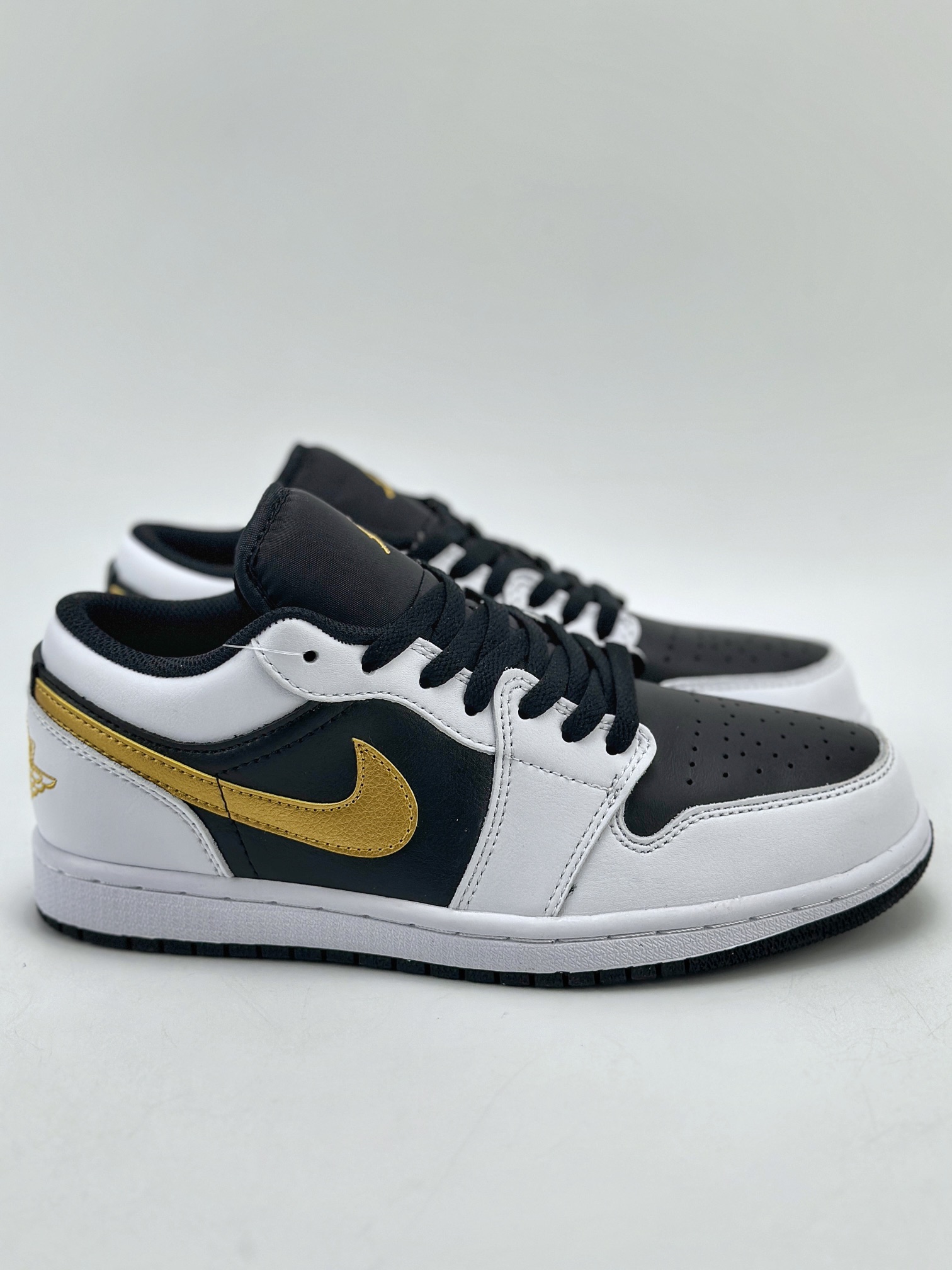 Air Jordan 1 Retro Low White Black Gold 553558-172