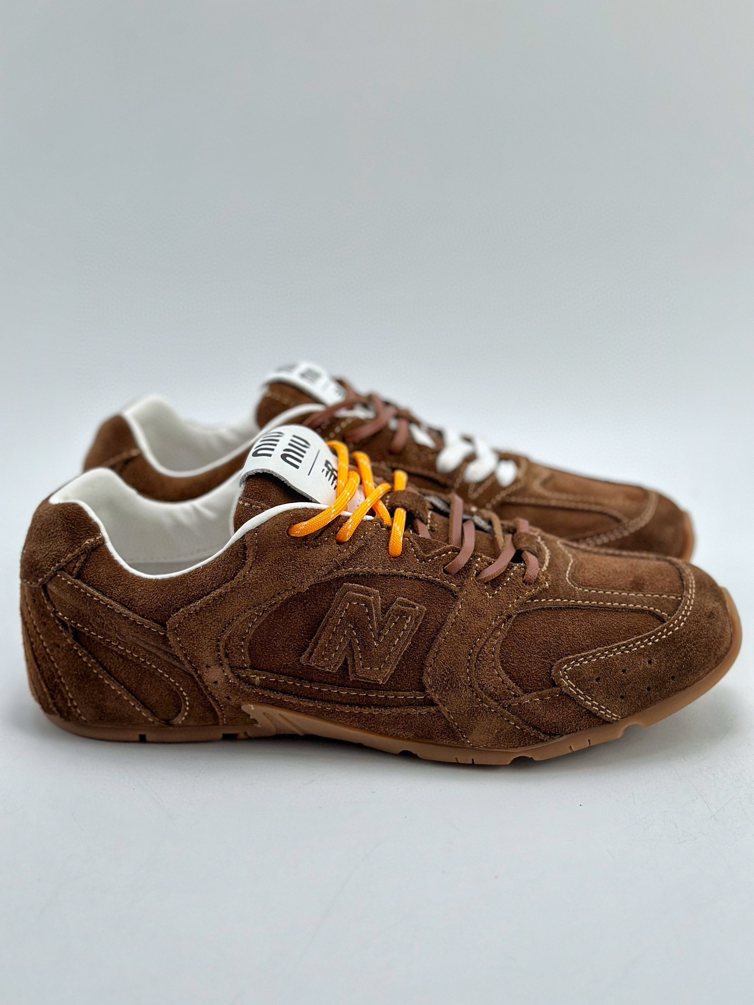 190 New Balance x Miumiu 缪缪联名 24s联名款运动鞋 5E165E Z5O F0379 F D005