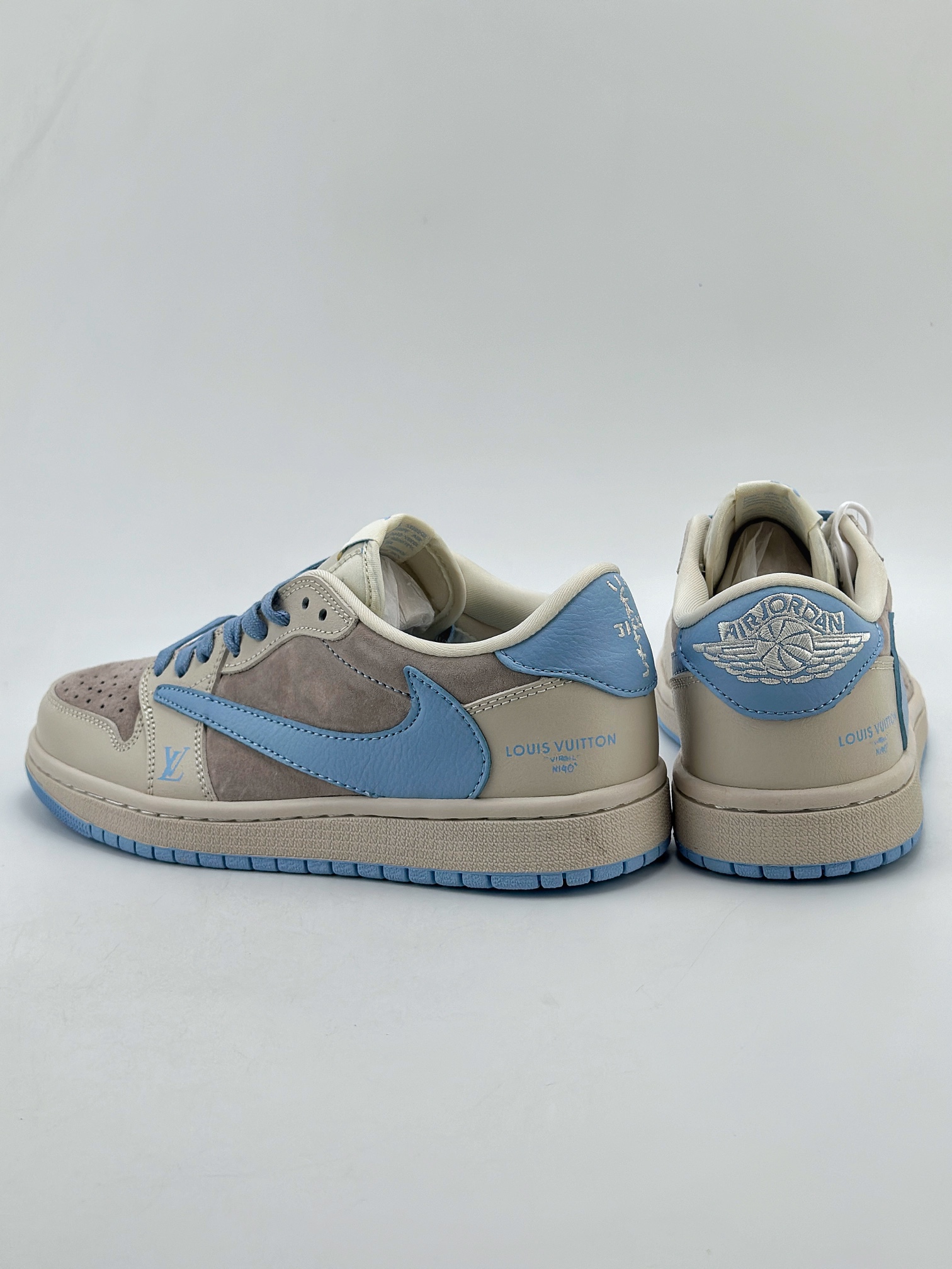 Travis Scott x Nike Air Jordan 1 Low x Louis Vuitton Air Jordan 1 Low reverse suede white and blue hook LX1988-101