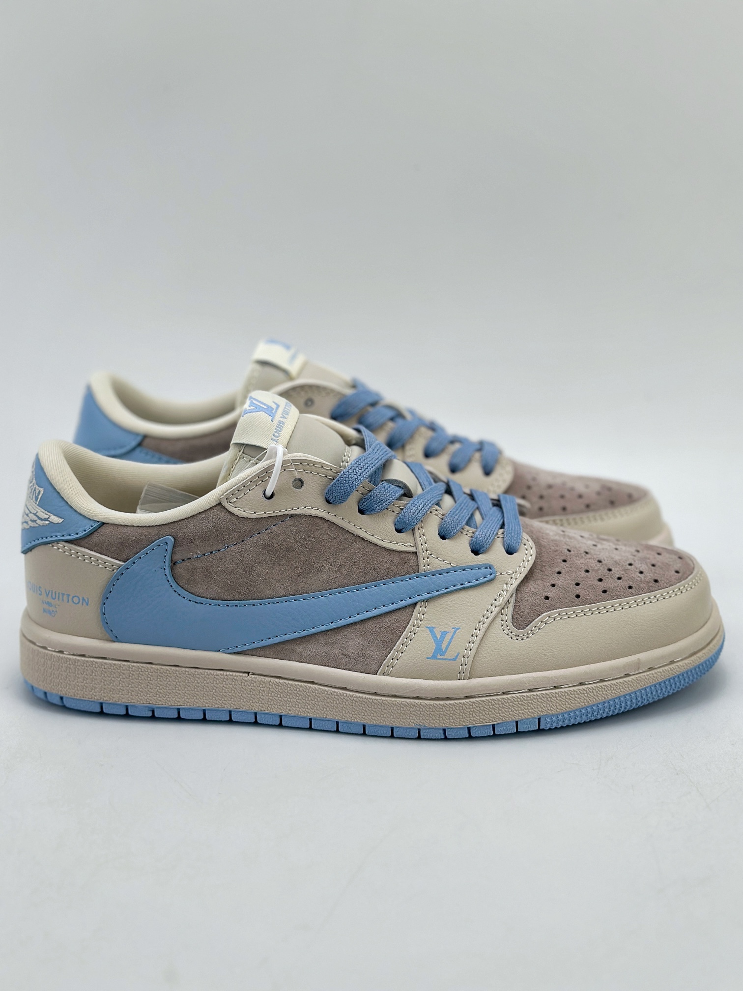 Travis Scott x Nike Air Jordan 1 Low x Louis Vuitton Air Jordan 1 Low reverse suede white and blue hook LX1988-101