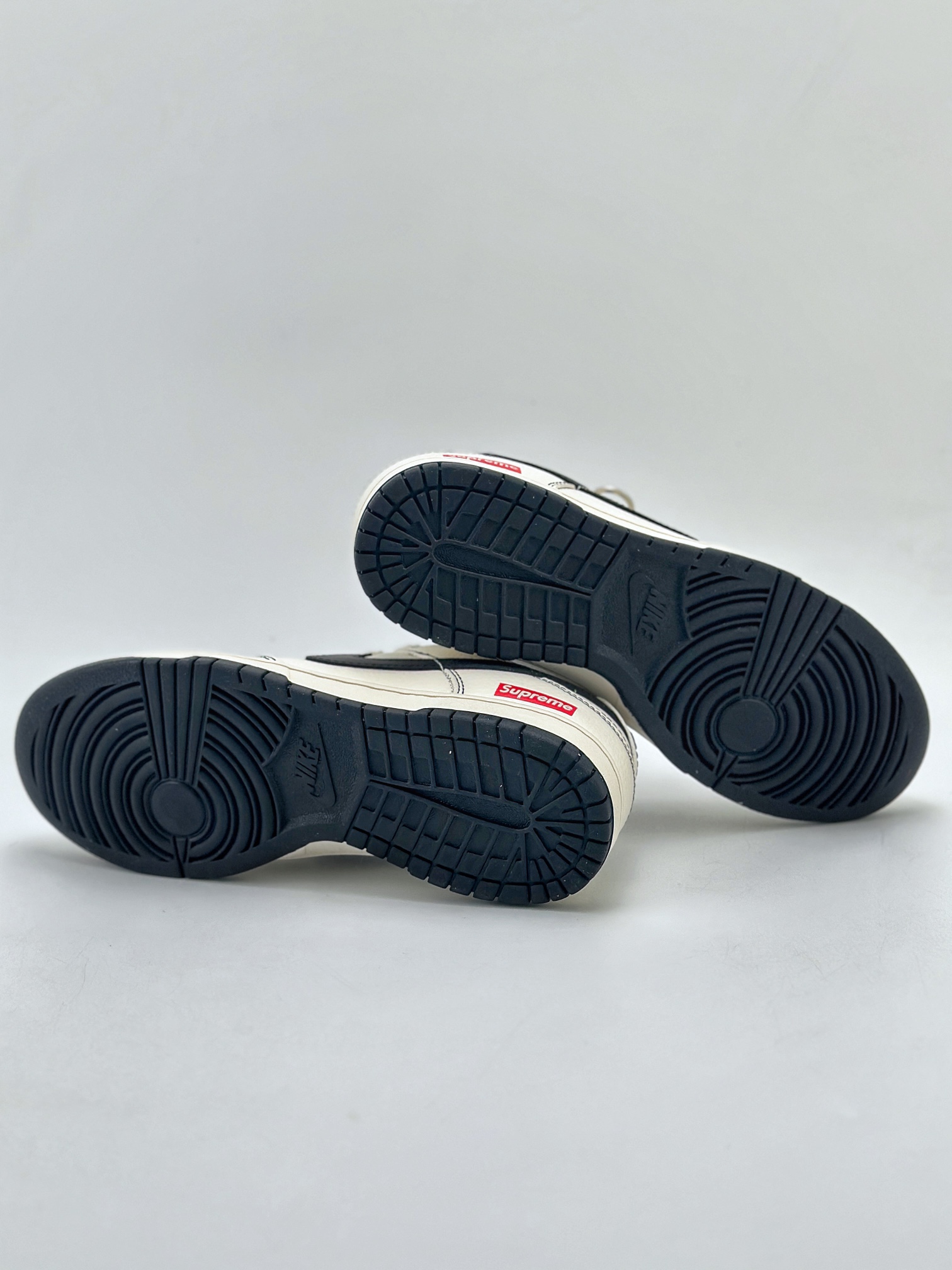 Nike SB Dunk Low x Supreme White Black Triple Hook XX2025-316