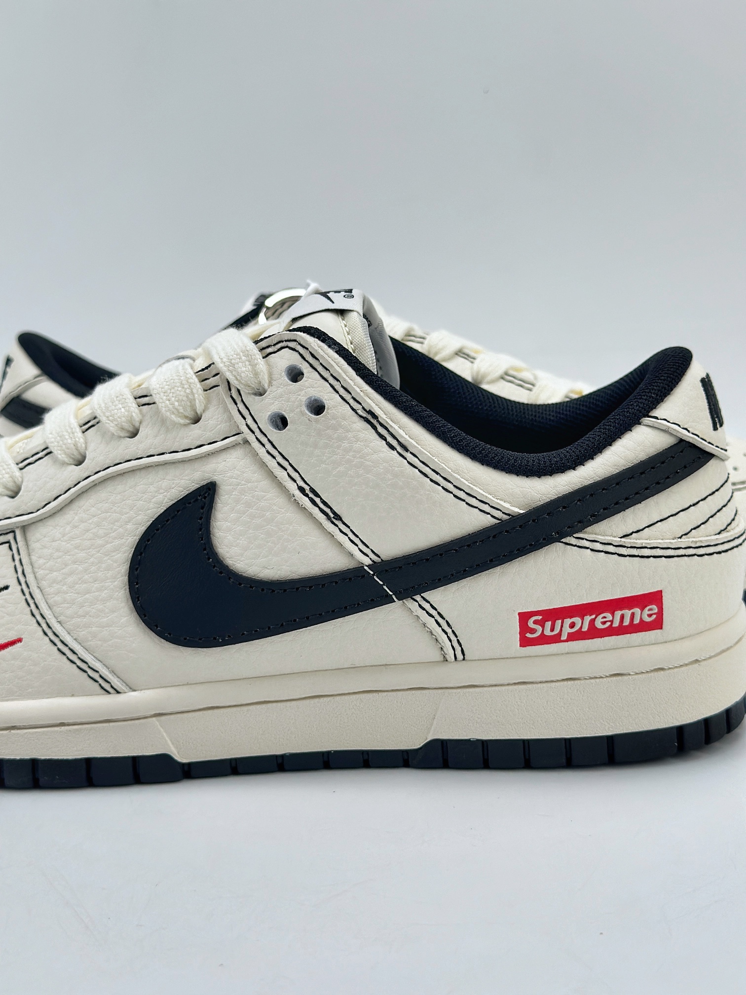 Nike SB Dunk Low x Supreme White Black Triple Hook XX2025-316