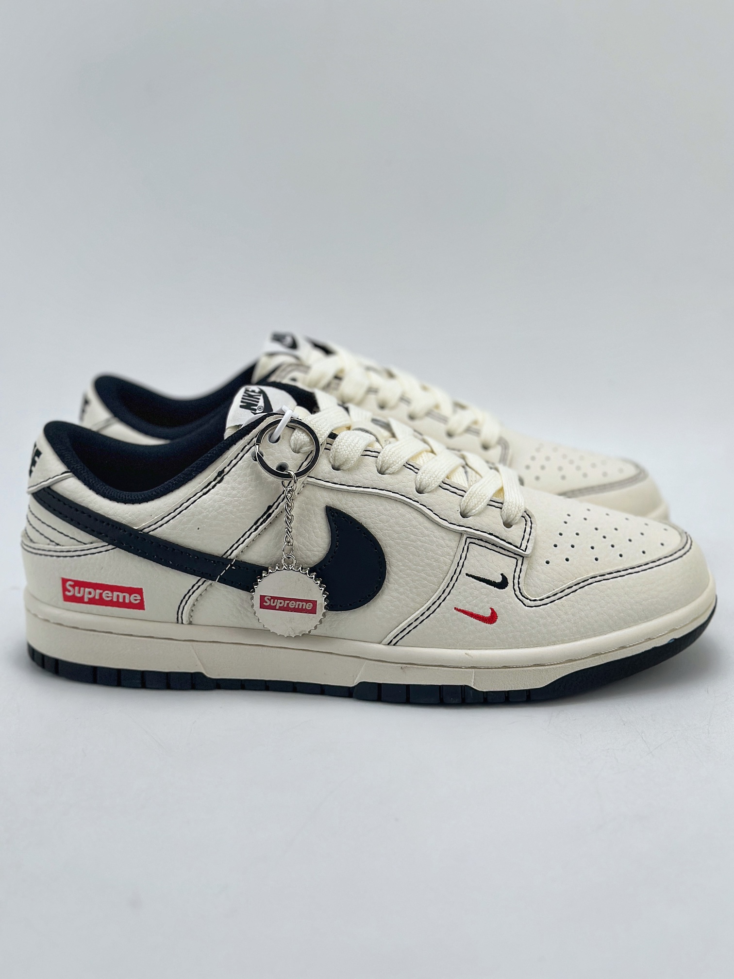 Nike SB Dunk Low x Supreme White Black Triple Hook XX2025-316