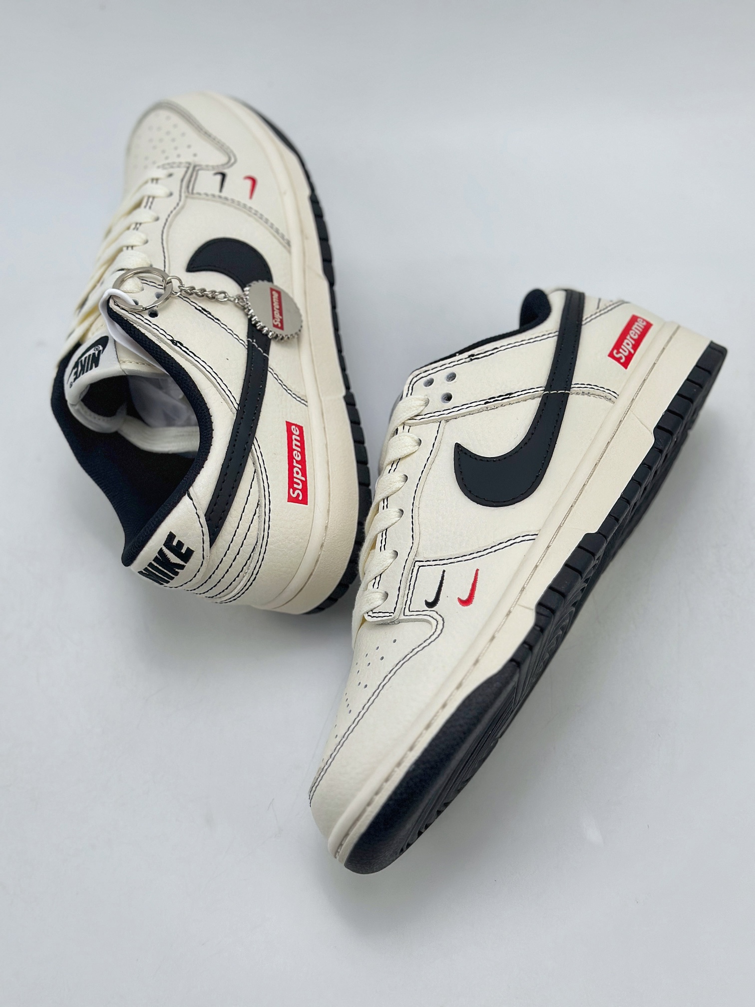 Nike SB Dunk Low x Supreme White Black Triple Hook XX2025-316