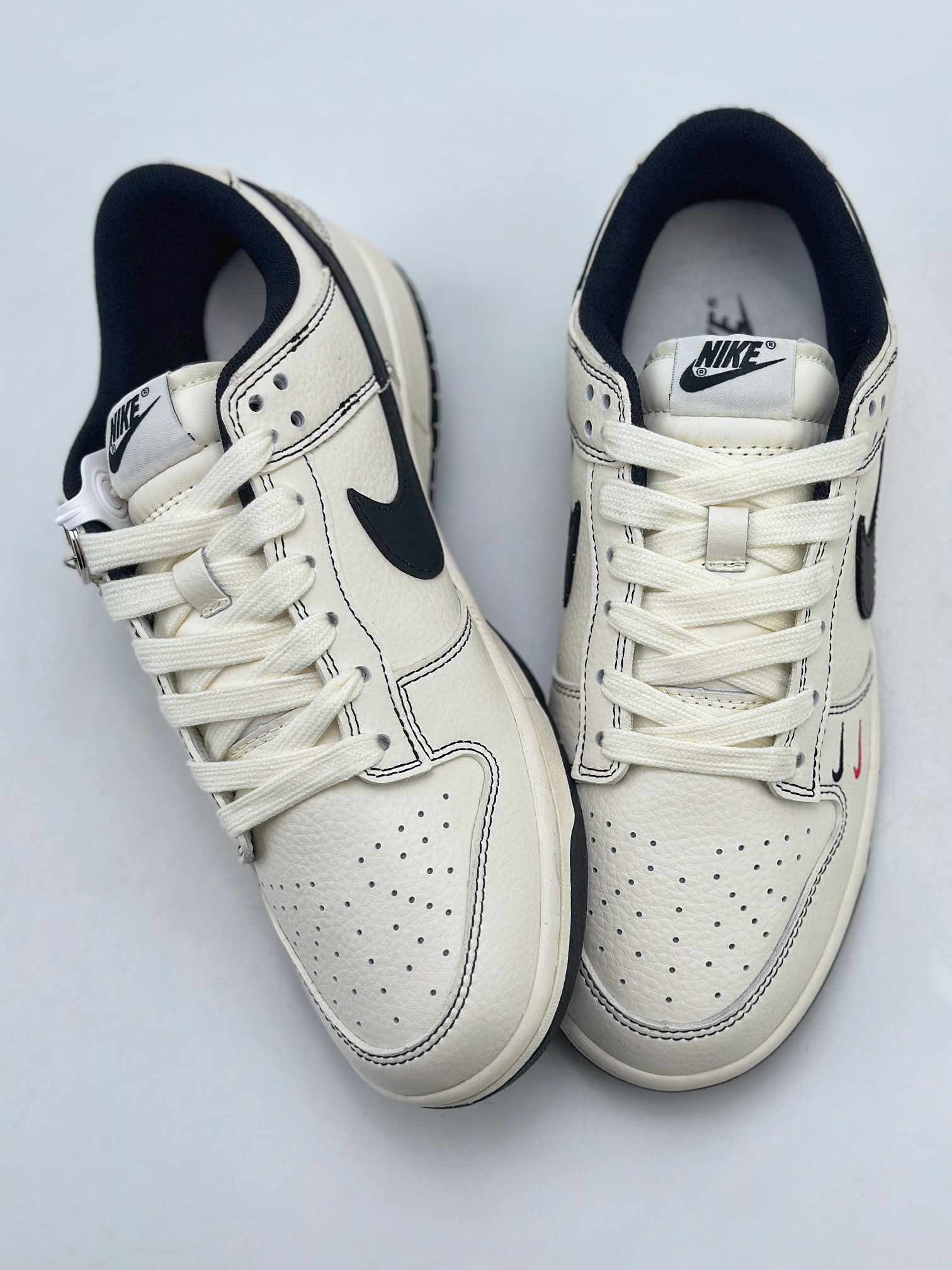 Nike SB Dunk Low x Supreme White Black Triple Hook XX2025-316