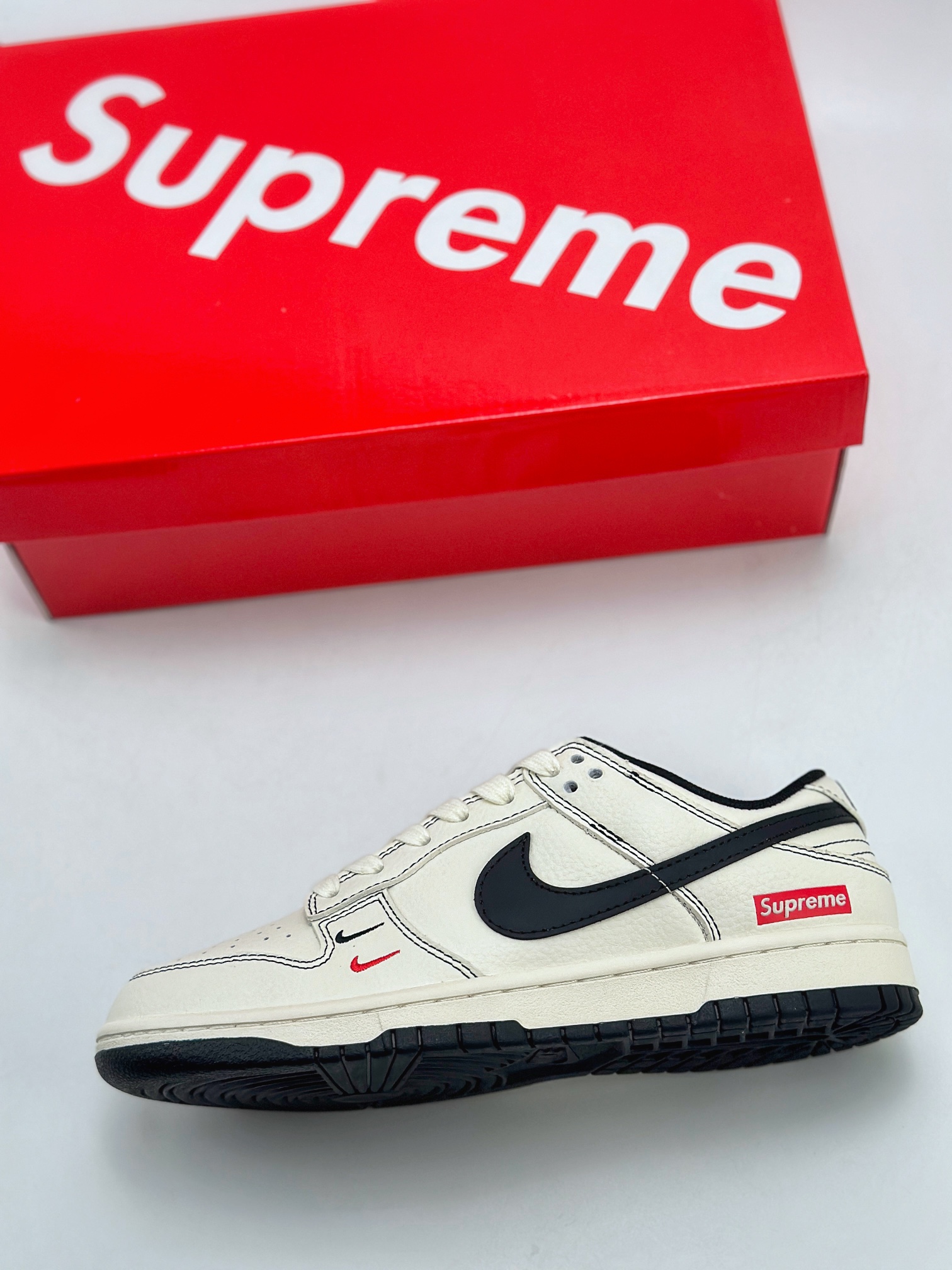Nike SB Dunk Low x Supreme White Black Triple Hook XX2025-316