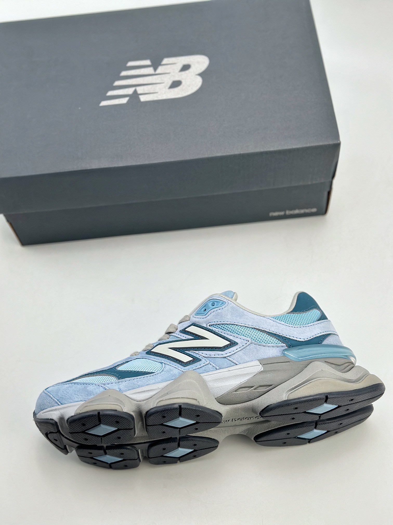 210 Joe Freshgoods x New Balance 版本 NB9060 联名款 复古休闲运动慢跑鞋  U9060EED