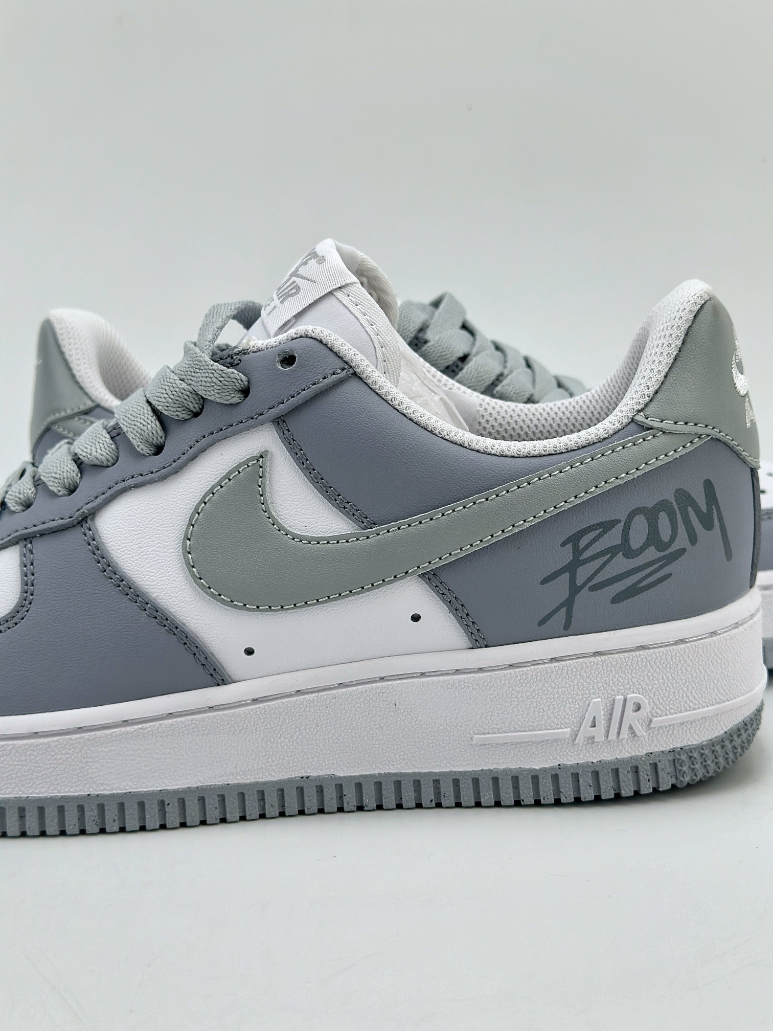 240 Nike Air Force 1 Low 07 叁次实验室 灰白地带 街头涂鸦 白灰 FJ4146-111