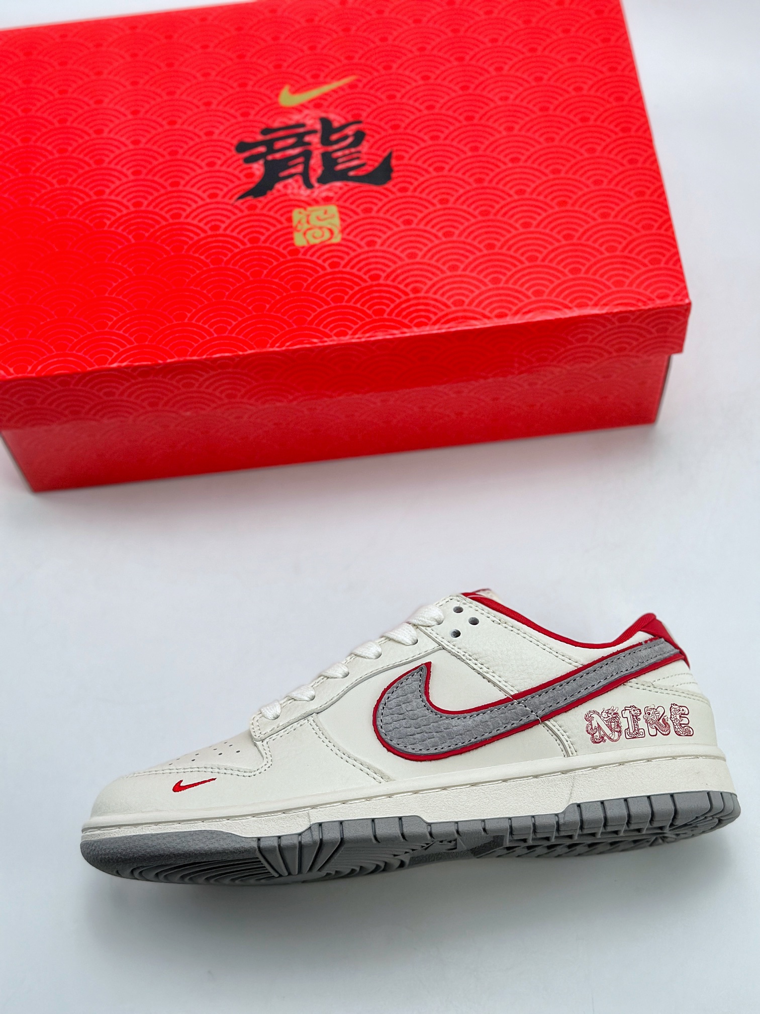 300 Nike SB Dunk Low CNY龙年限定 米灰勾龙吟 DQ1098-366