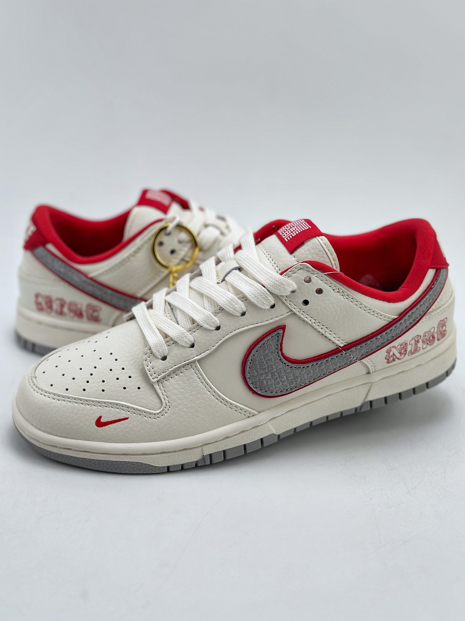 300 Nike SB Dunk Low CNY龙年限定 米灰勾龙吟 DQ1098-366