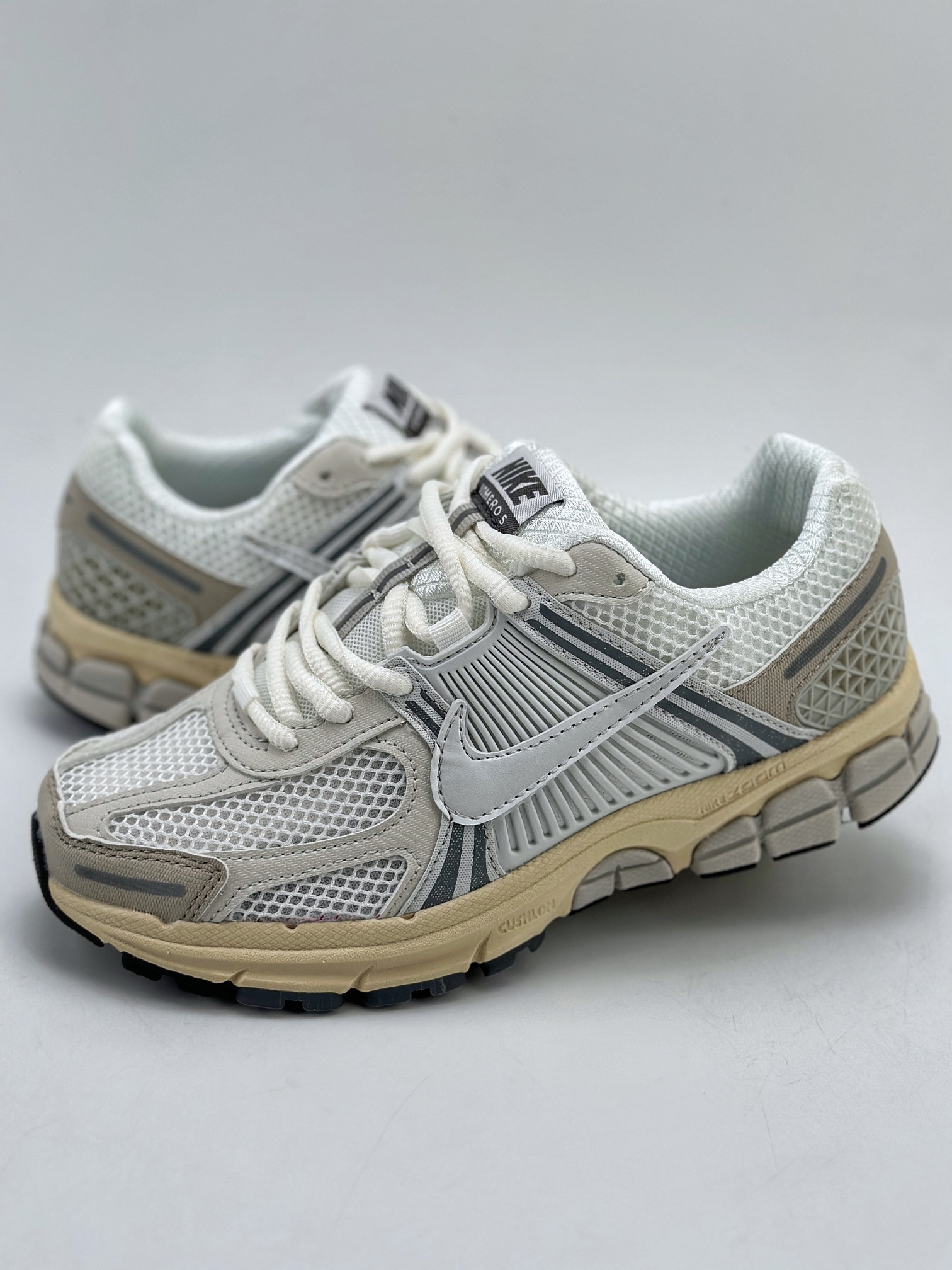 180 NIKE ZOOM Vomero 5 SP 复古风潮 网面透气运动鞋 HF0731-007