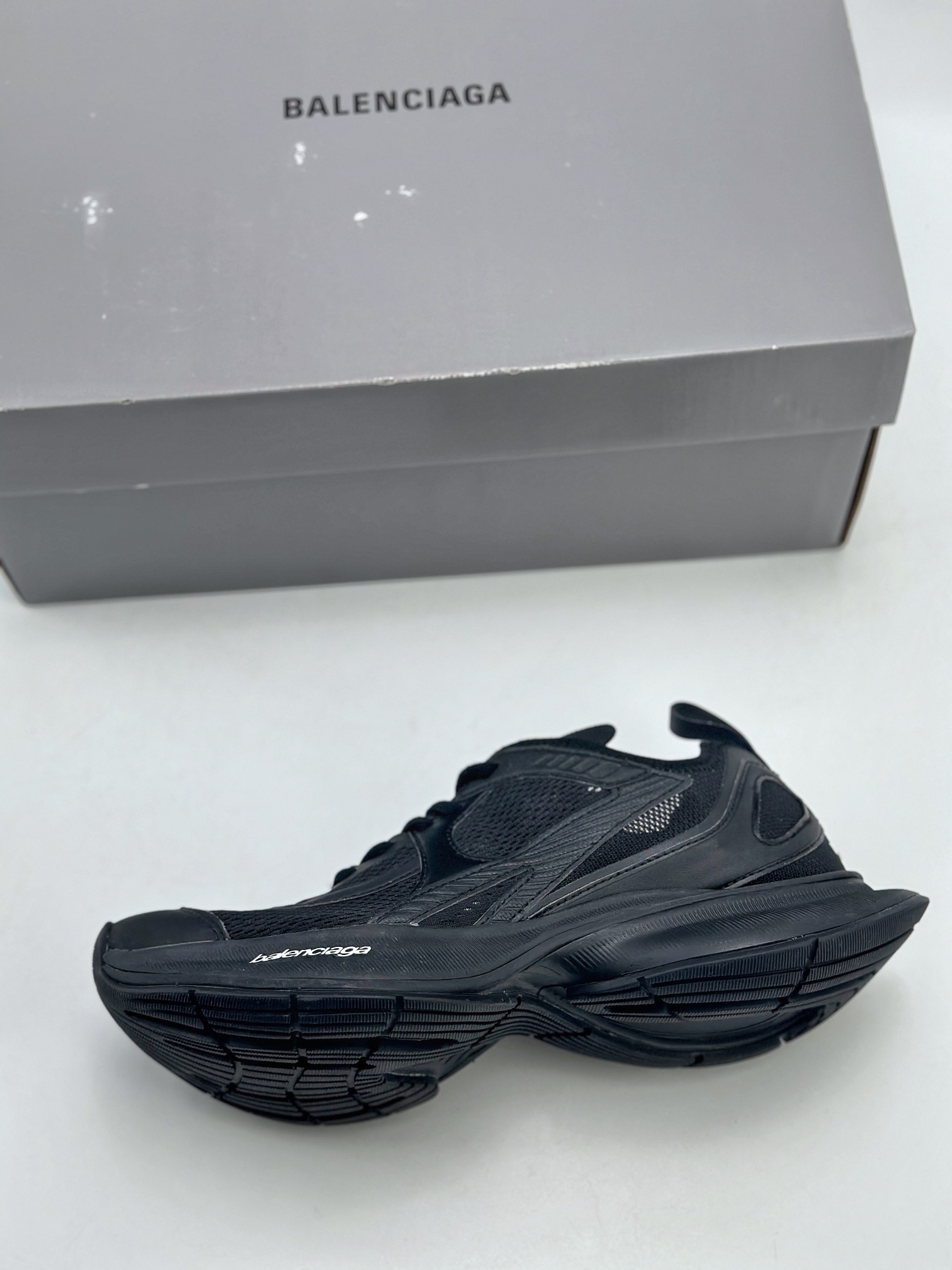 340 Balenciaga Circuit Sneakers 巴黎世家环道系列复古阔型底休闲慢跑鞋  793945 WFLGY 1000