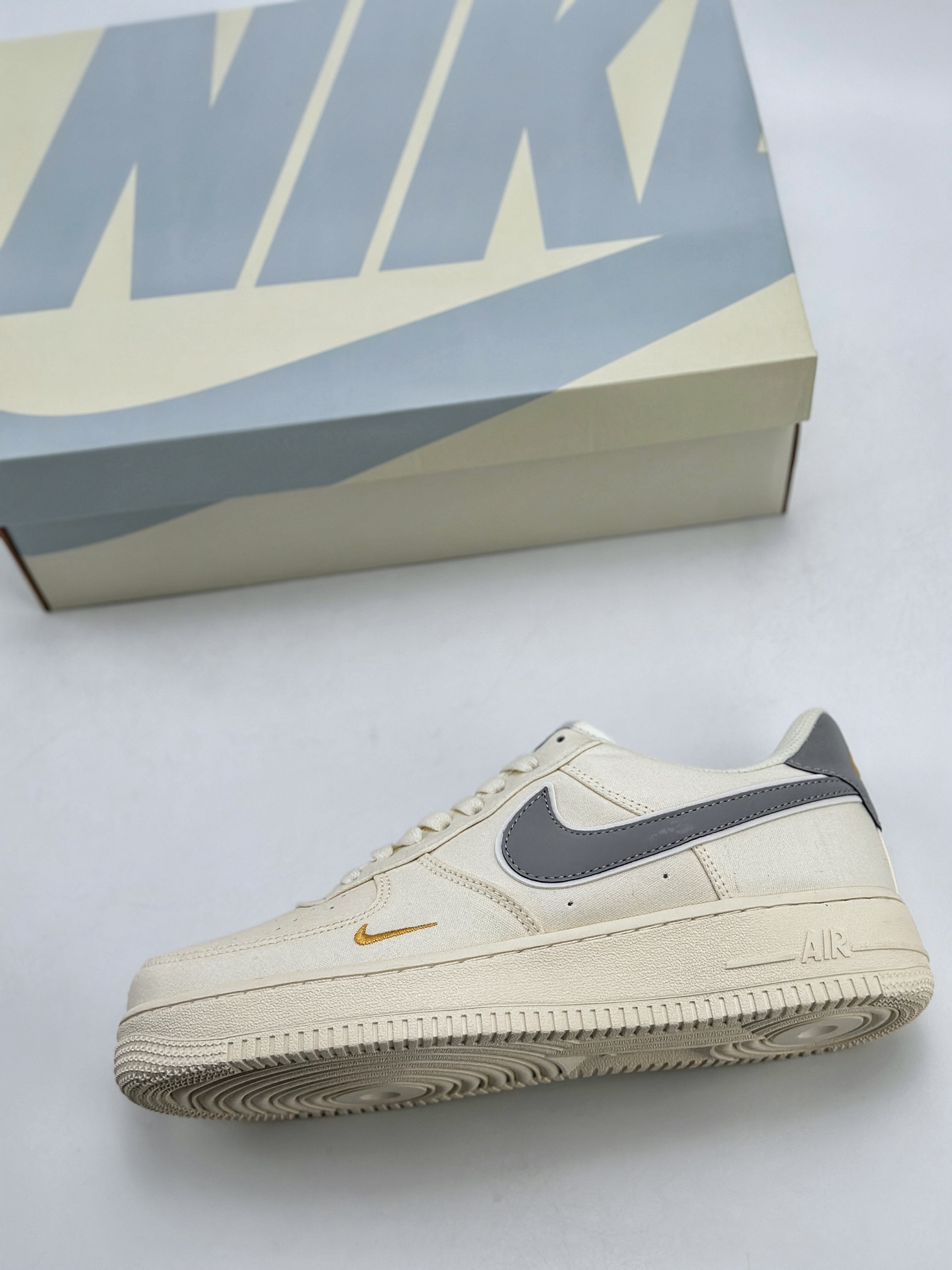 220 Nike Air Force 1 Low 07 帆布灰金小勾 MN5696-609