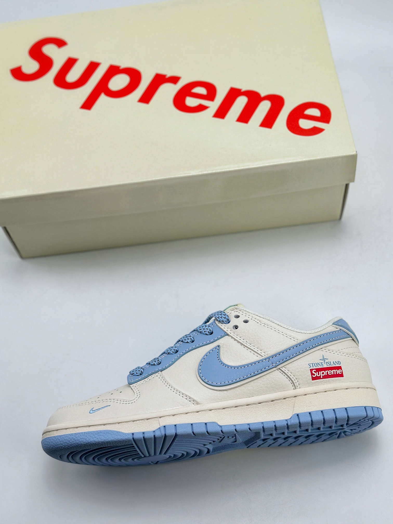 280 Nike SB Dunk Low x Supreme x Stone Island 白蓝 BB9866-001