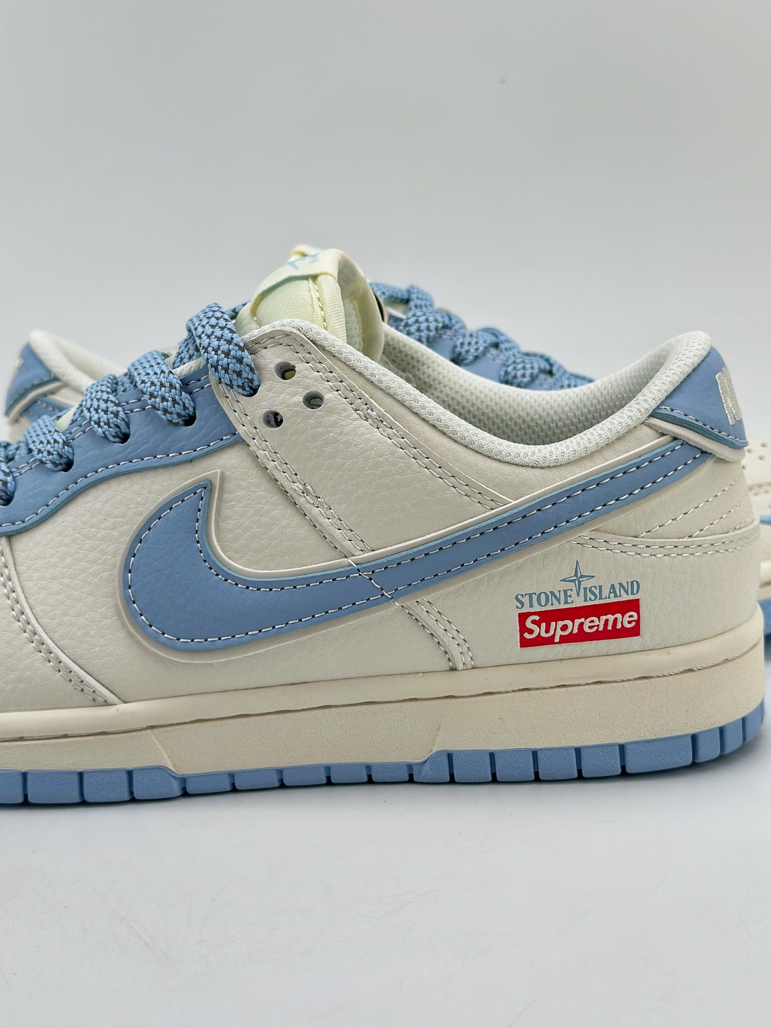 280 Nike SB Dunk Low x Supreme x Stone Island 白蓝 BB9866-001