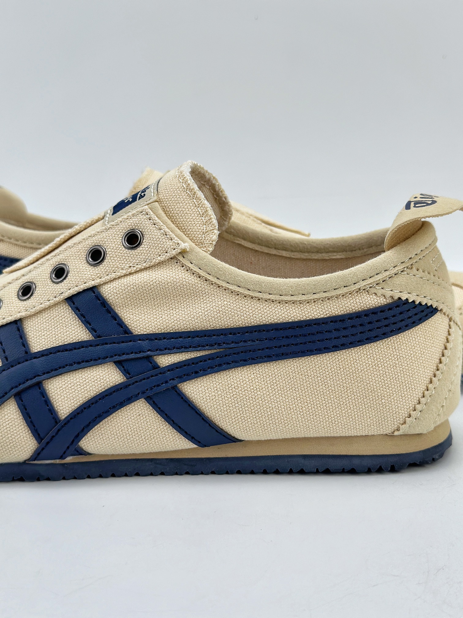 130 Onitsuka Tiger Mexico 66 Paraty 百搭单品 板鞋 TH1B2N-0143