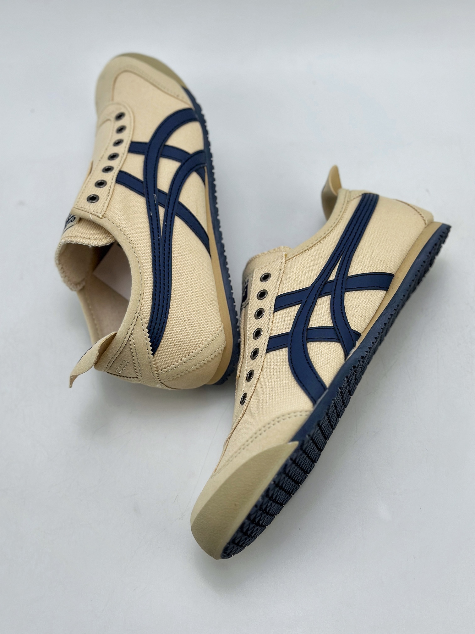 130 Onitsuka Tiger Mexico 66 Paraty 百搭单品 板鞋 TH1B2N-0143