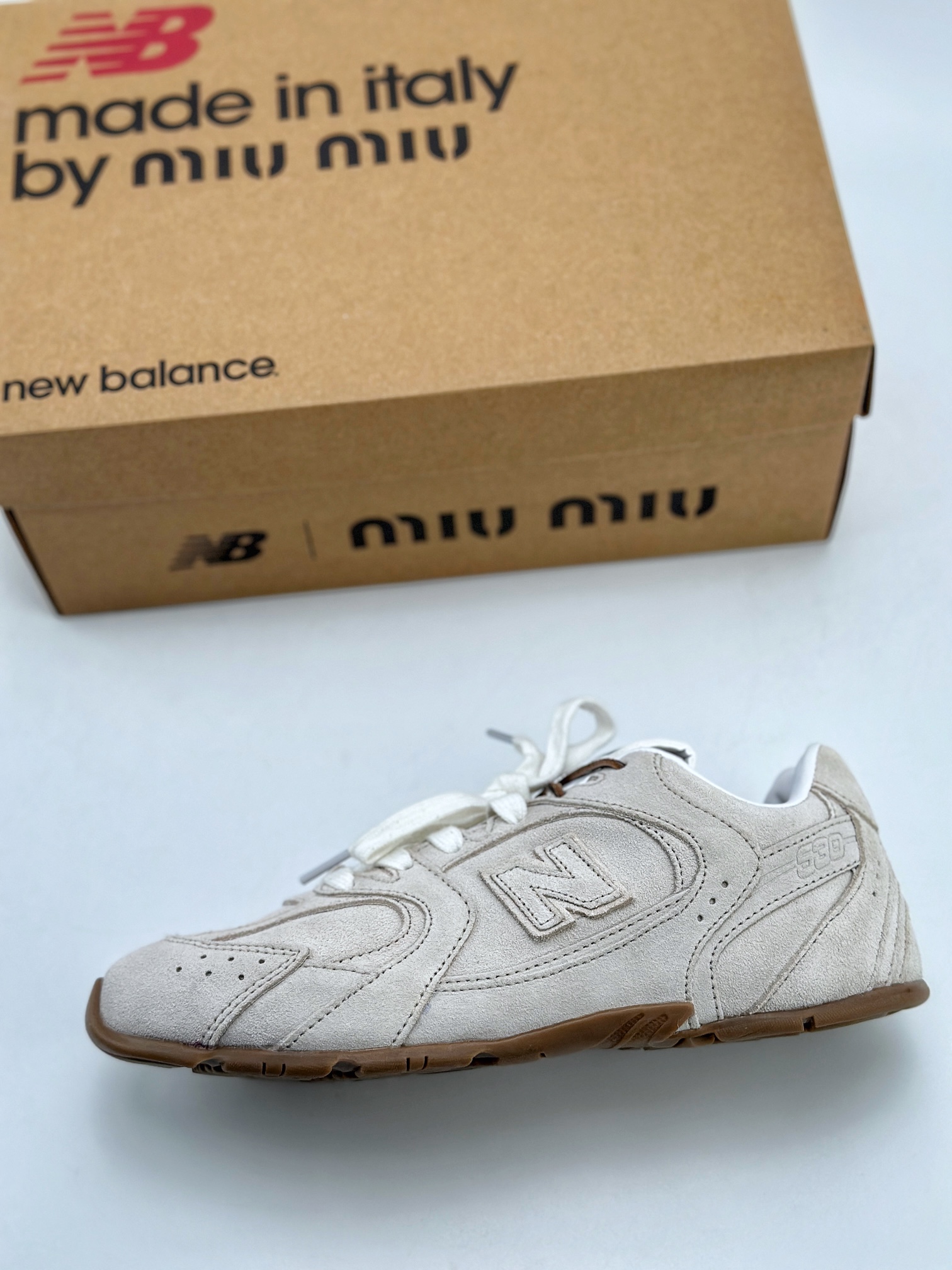 190 New Balance x Miumiu 缪缪联名 24s联名款运动鞋 5E165E Z5O F0401 5 99 F D005