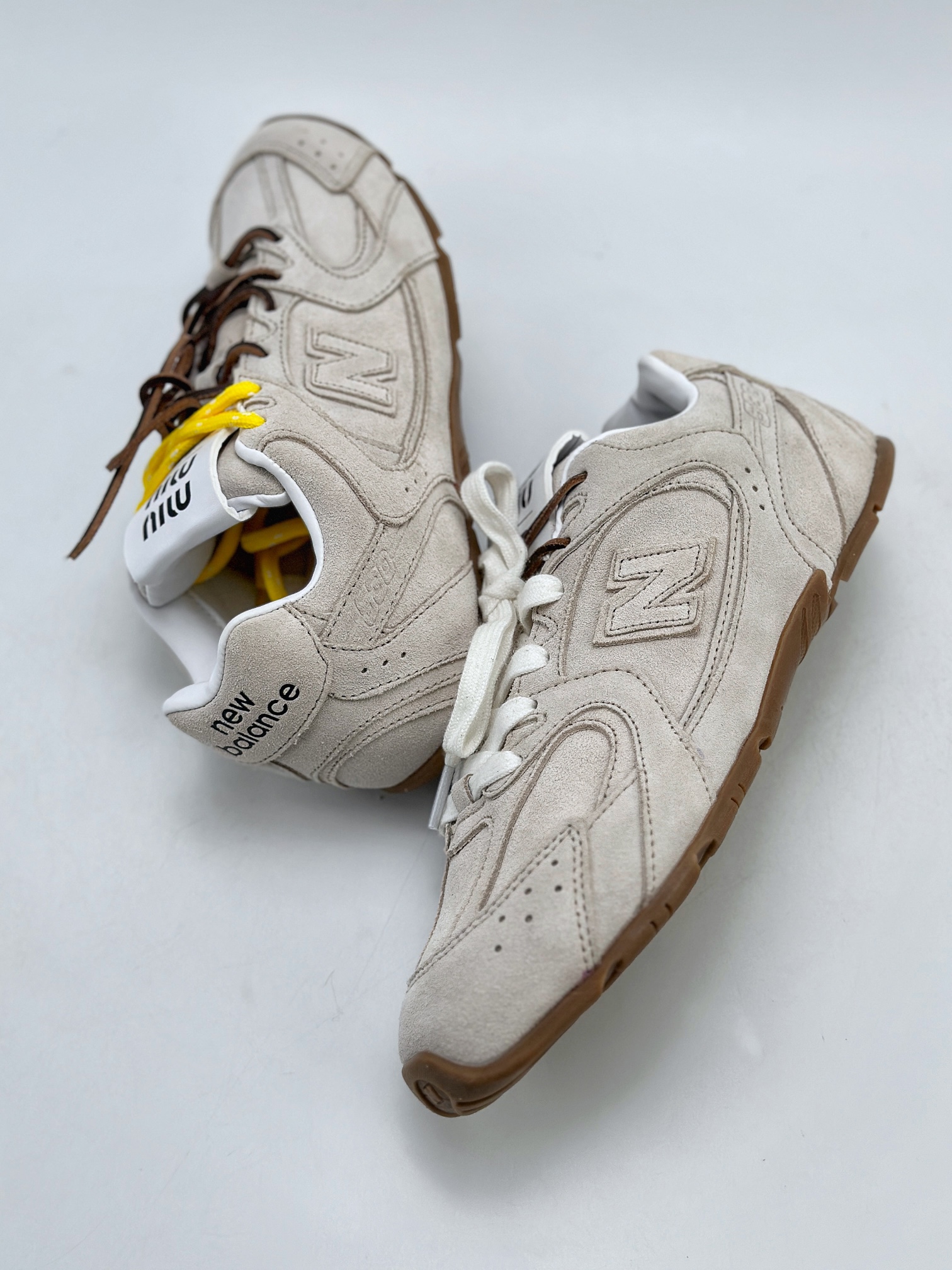 190 New Balance x Miumiu 缪缪联名 24s联名款运动鞋 5E165E Z5O F0401 5 99 F D005