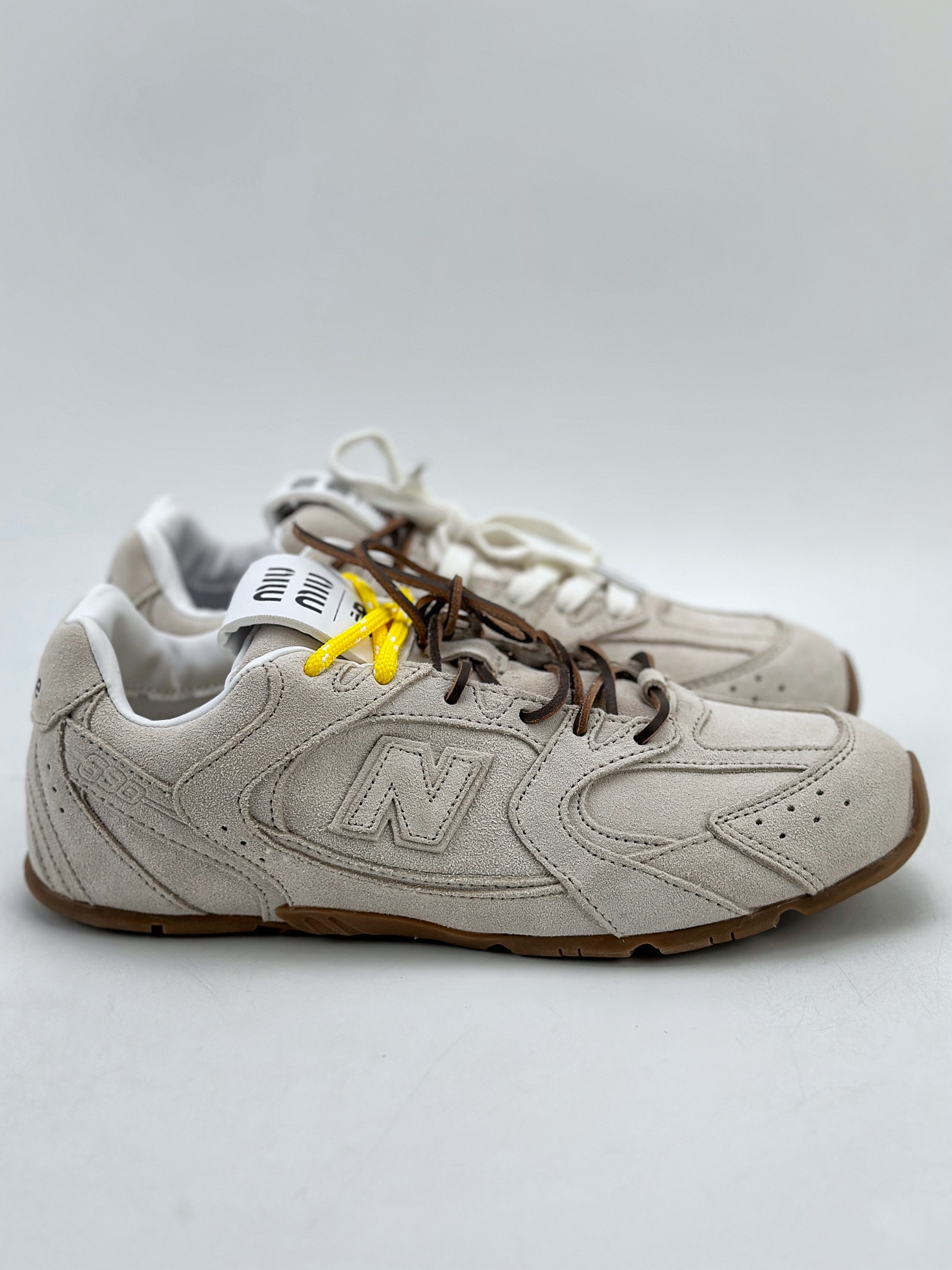 190 New Balance x Miumiu 缪缪联名 24s联名款运动鞋 5E165E Z5O F0401 5 99 F D005