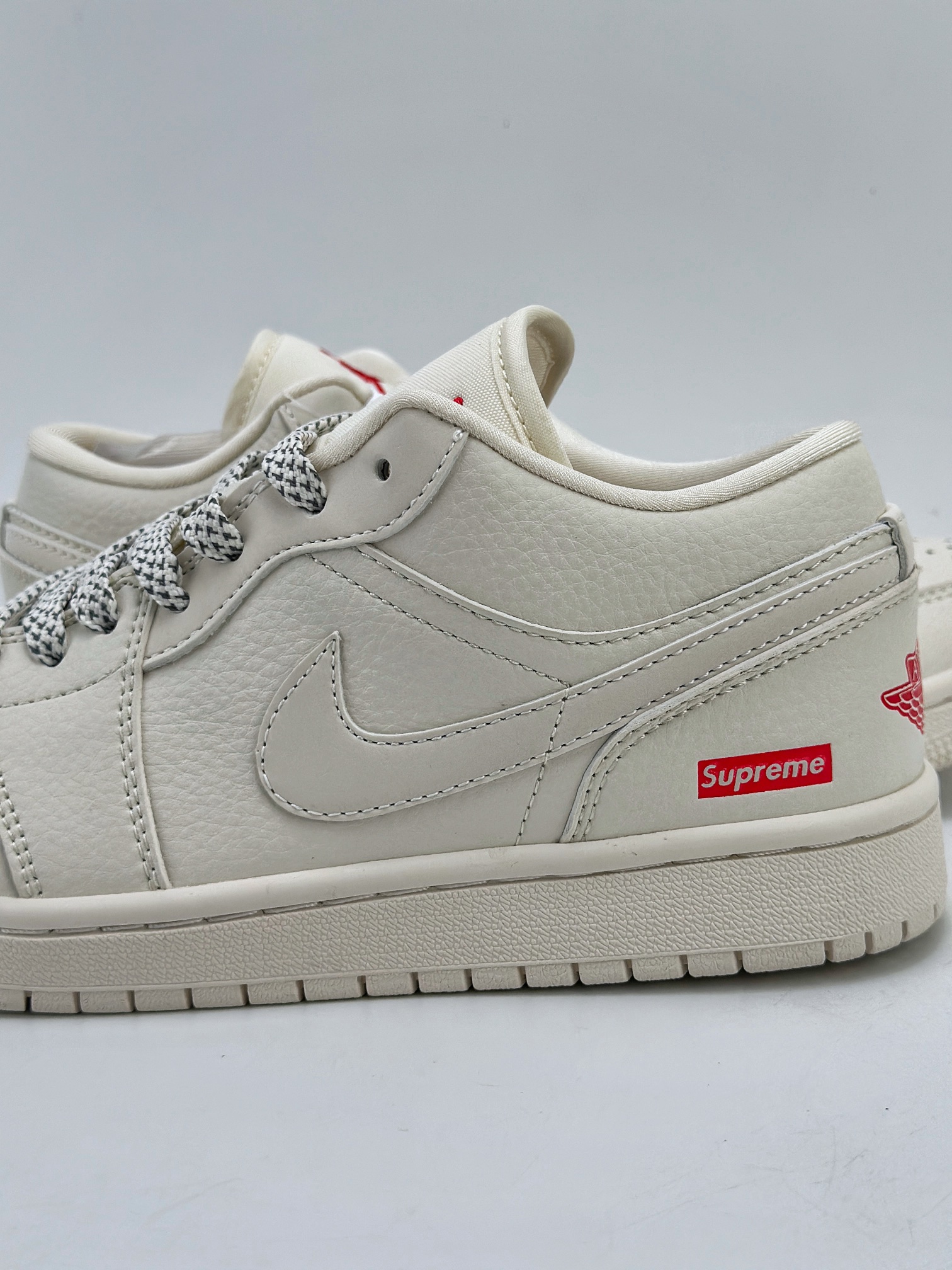 280 Air Jordan 1 Retro Low x Supreme 米白  WG8850-002