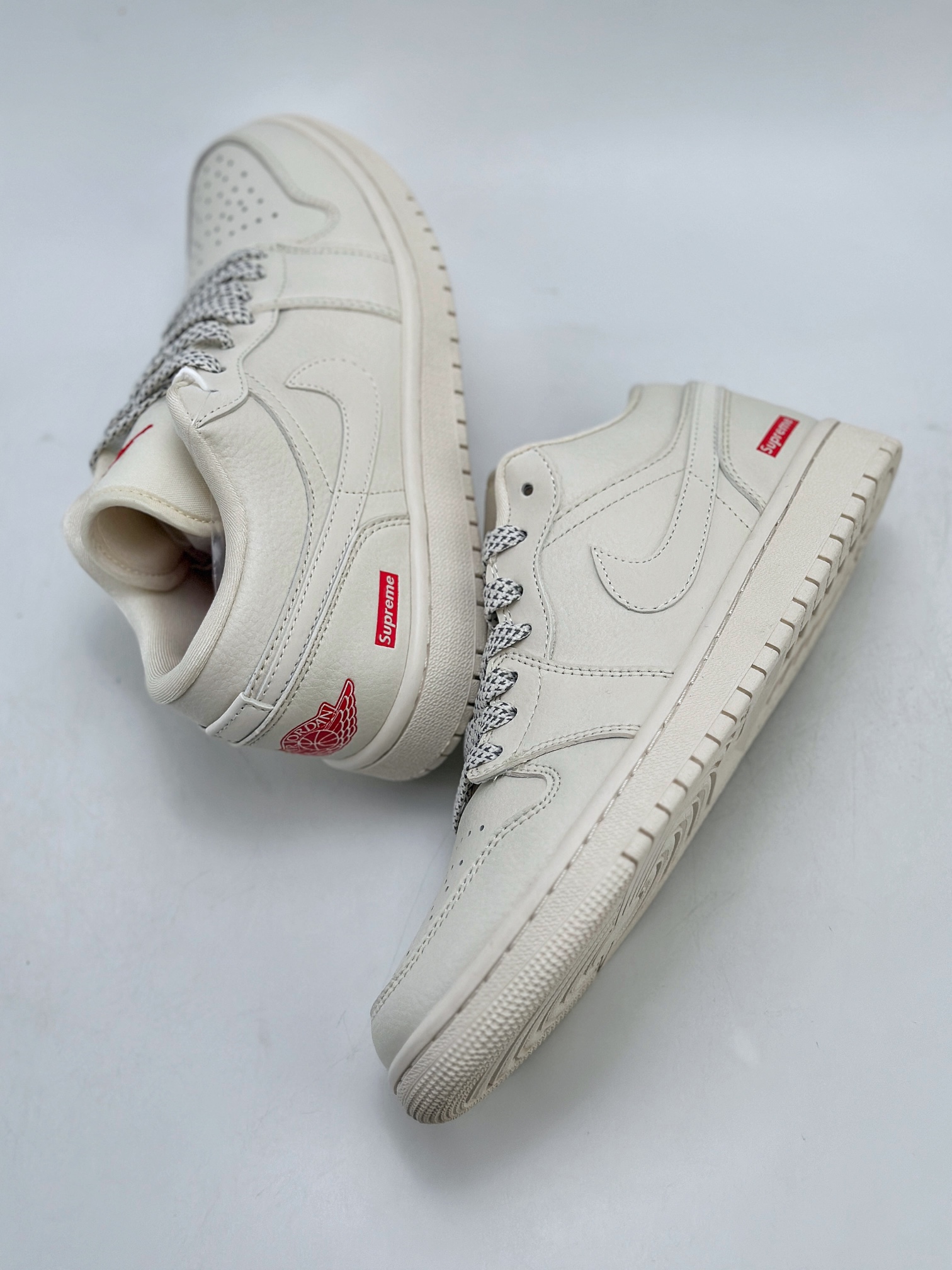 280 Air Jordan 1 Retro Low x Supreme 米白  WG8850-002